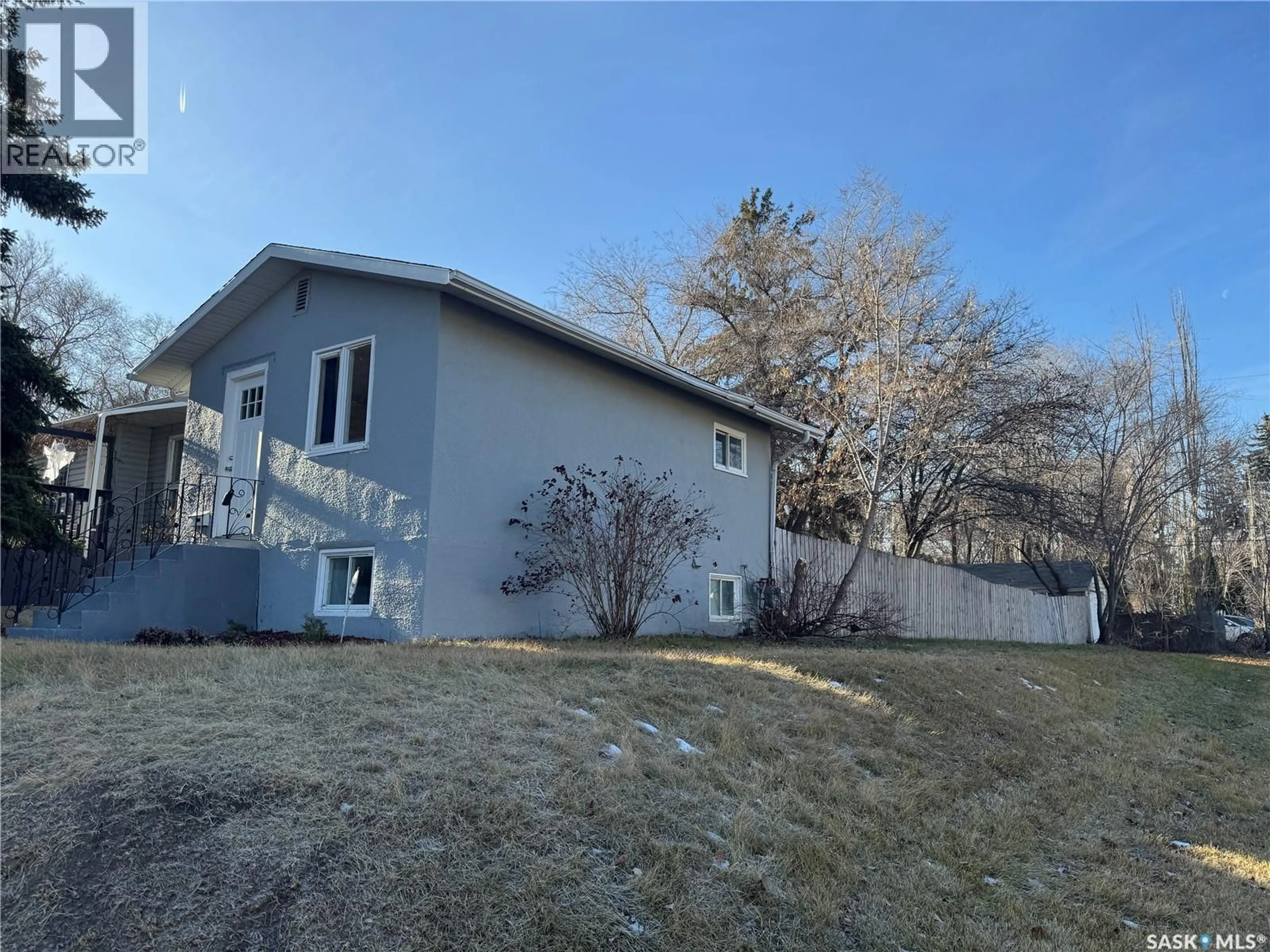 A pic from outside/outdoor area/front of a property/back of a property/a pic from drone, unknown for 201 Y AVENUE, Saskatoon Saskatchewan S7M3J4