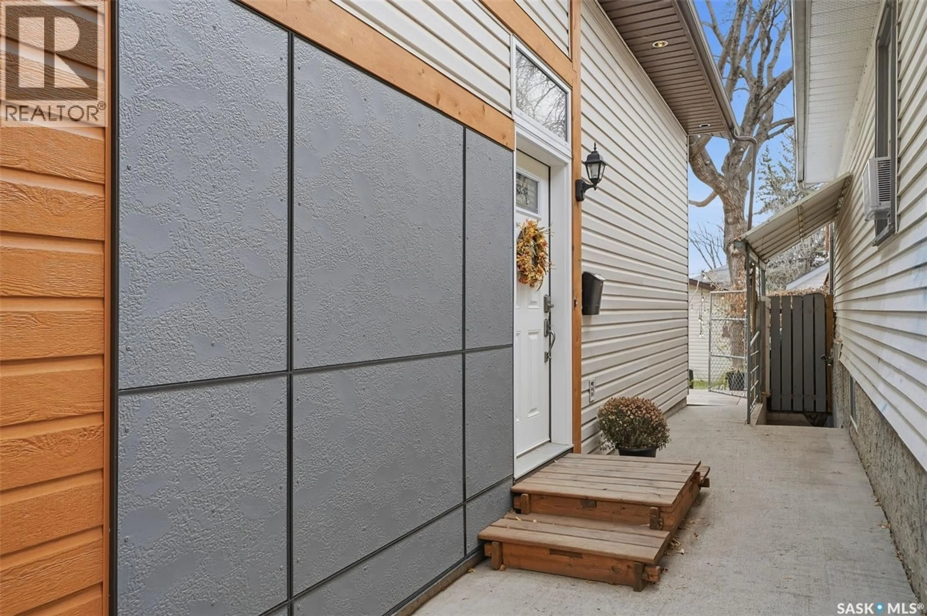 Unknown for 215 28TH STREET, Saskatoon Saskatchewan S7L0K4