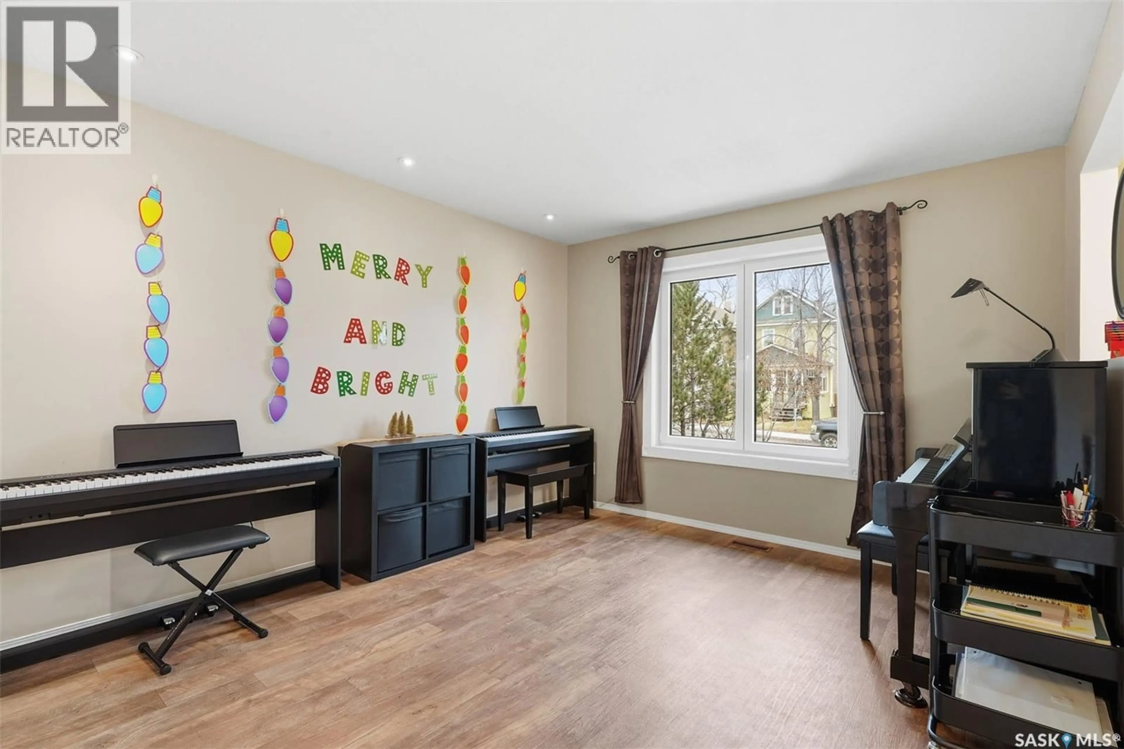 A pic of a room for 215 28TH STREET, Saskatoon Saskatchewan S7L0K4