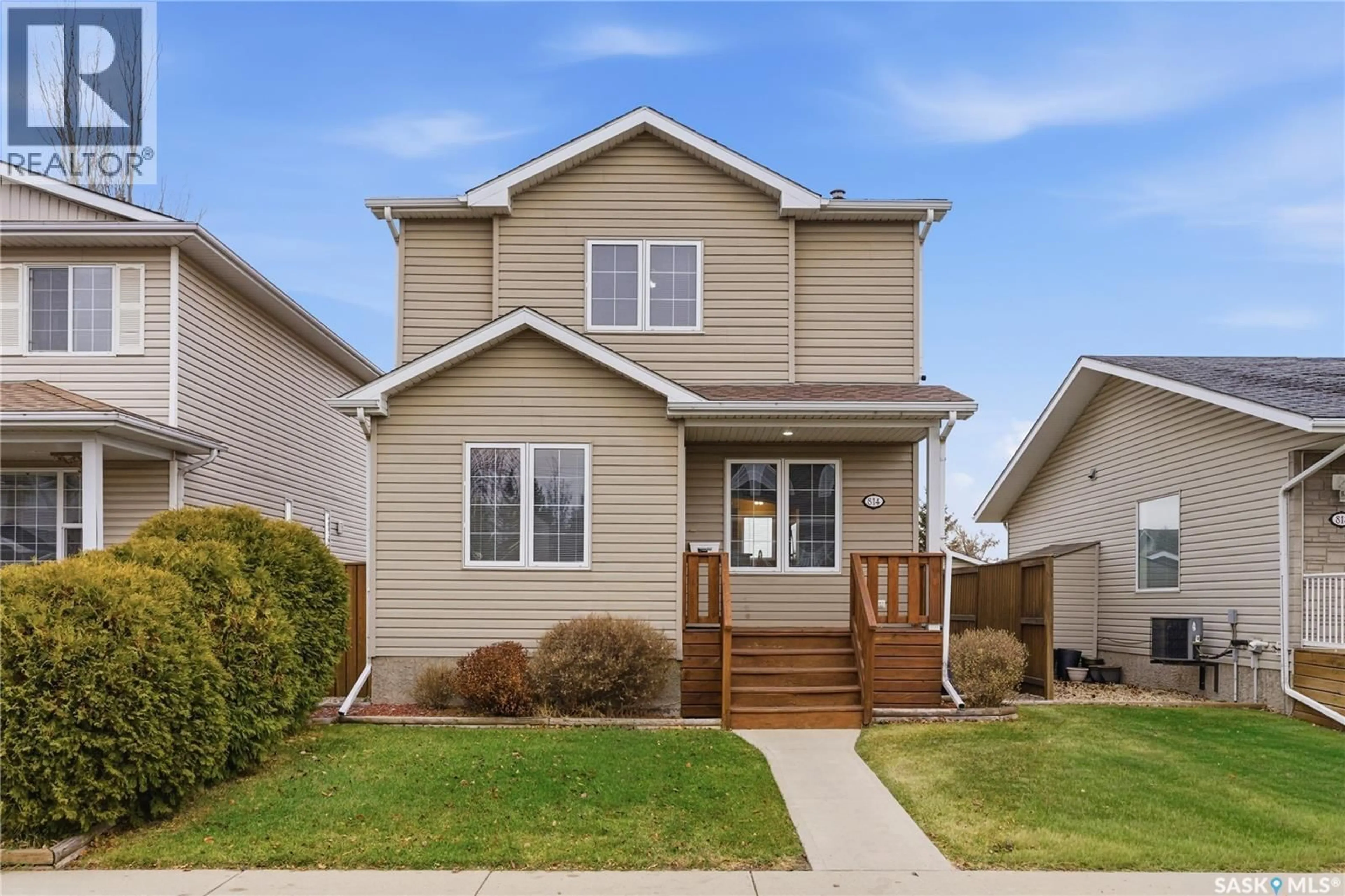 Home with vinyl exterior material, street for 814 RUTHERFORD WAY, Saskatoon Saskatchewan S7N4X8