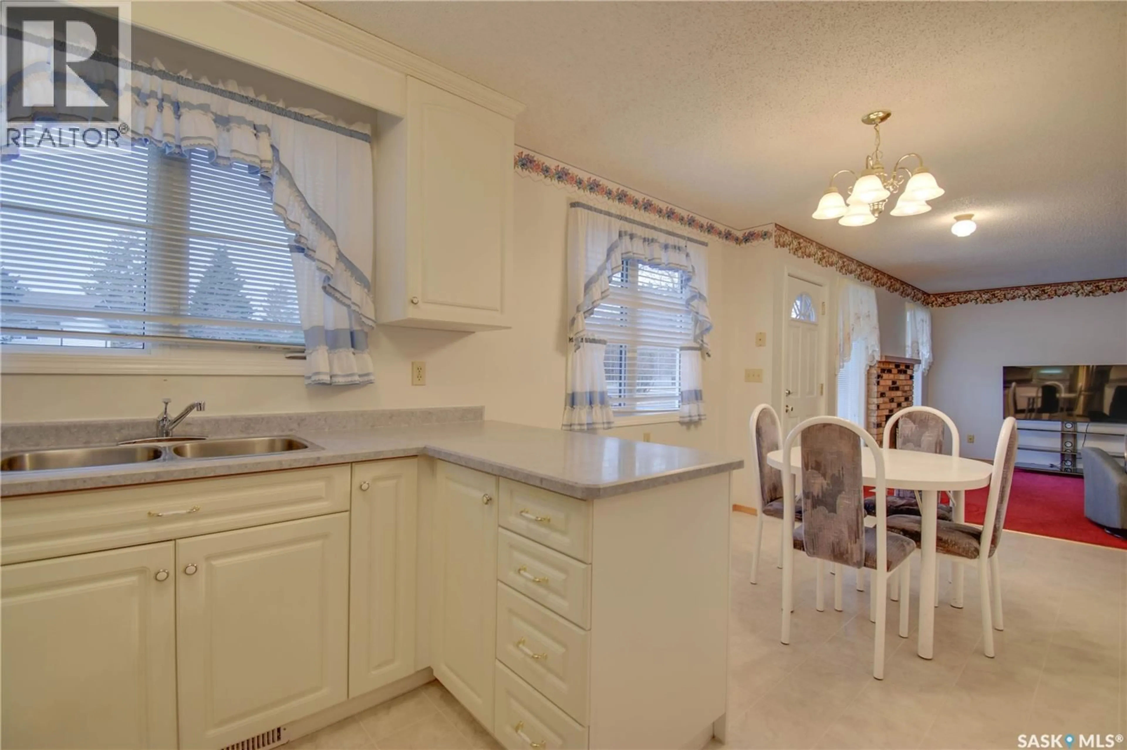 Standard kitchen, ceramic/tile floor for 522 WARDLOW ROAD, Saskatoon Saskatchewan S7M4C8