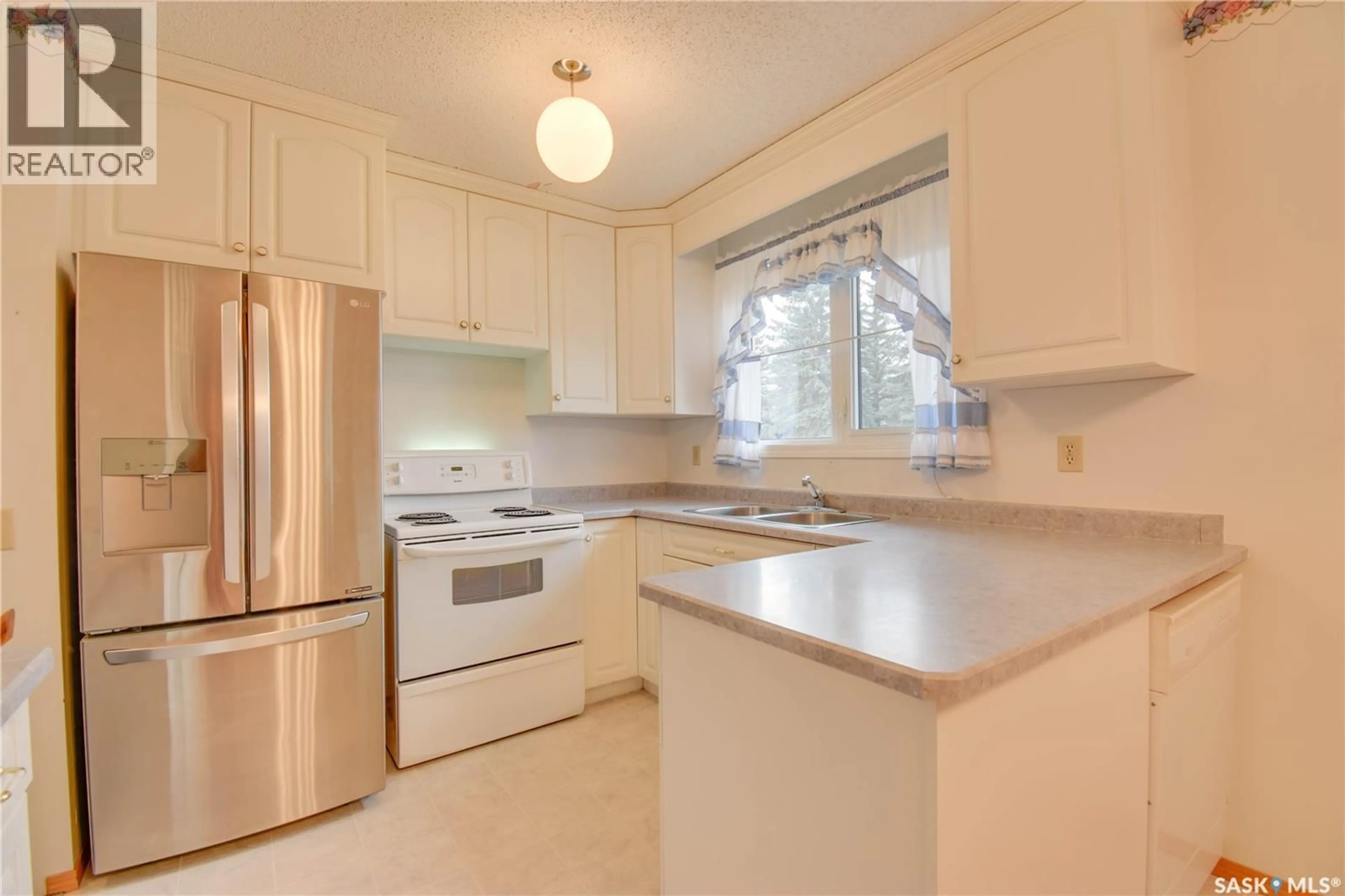 Standard kitchen, unknown for 522 WARDLOW ROAD, Saskatoon Saskatchewan S7M4C8