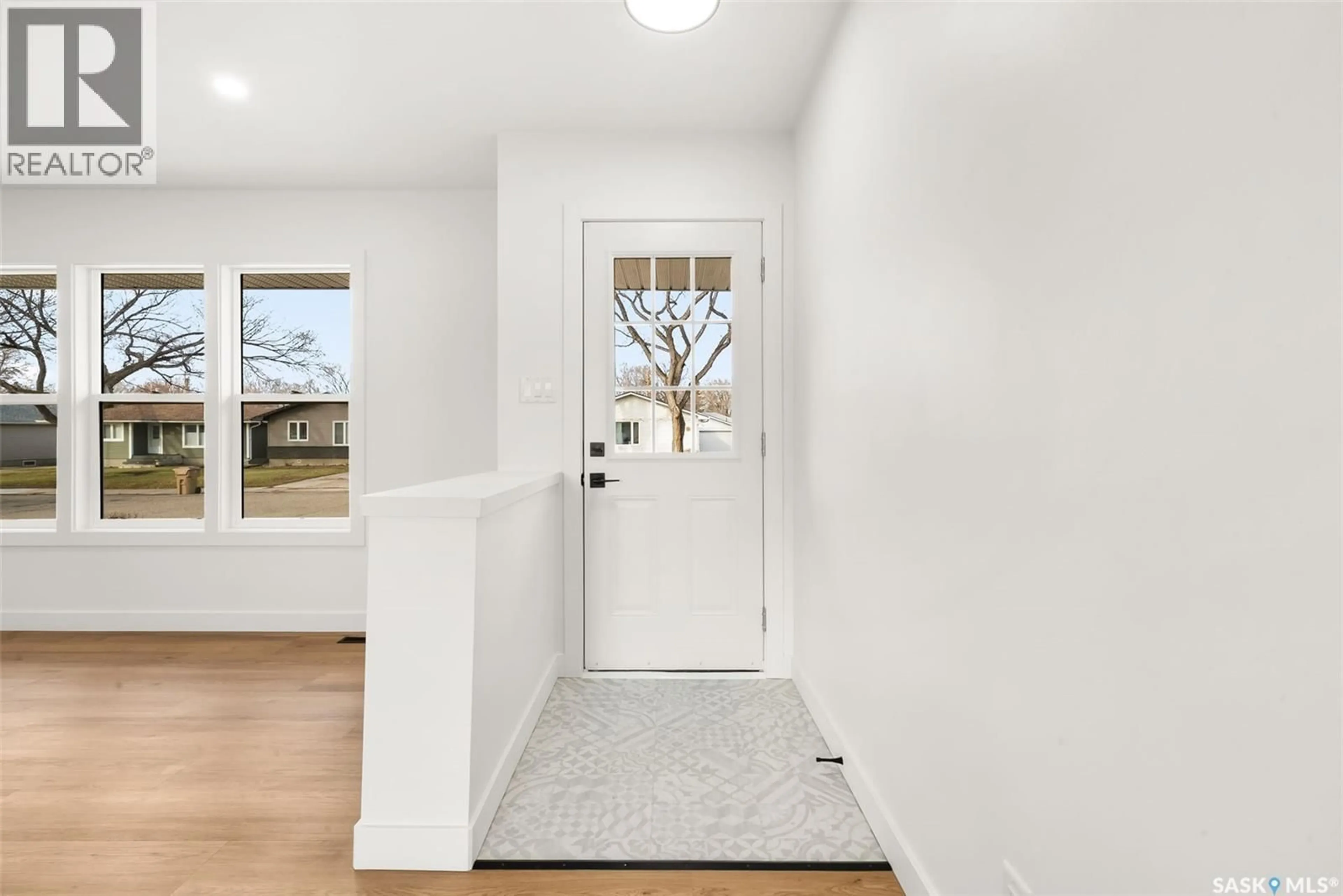 Indoor entryway for 35 LAIRD CRESCENT, Regina Saskatchewan S4R4N7