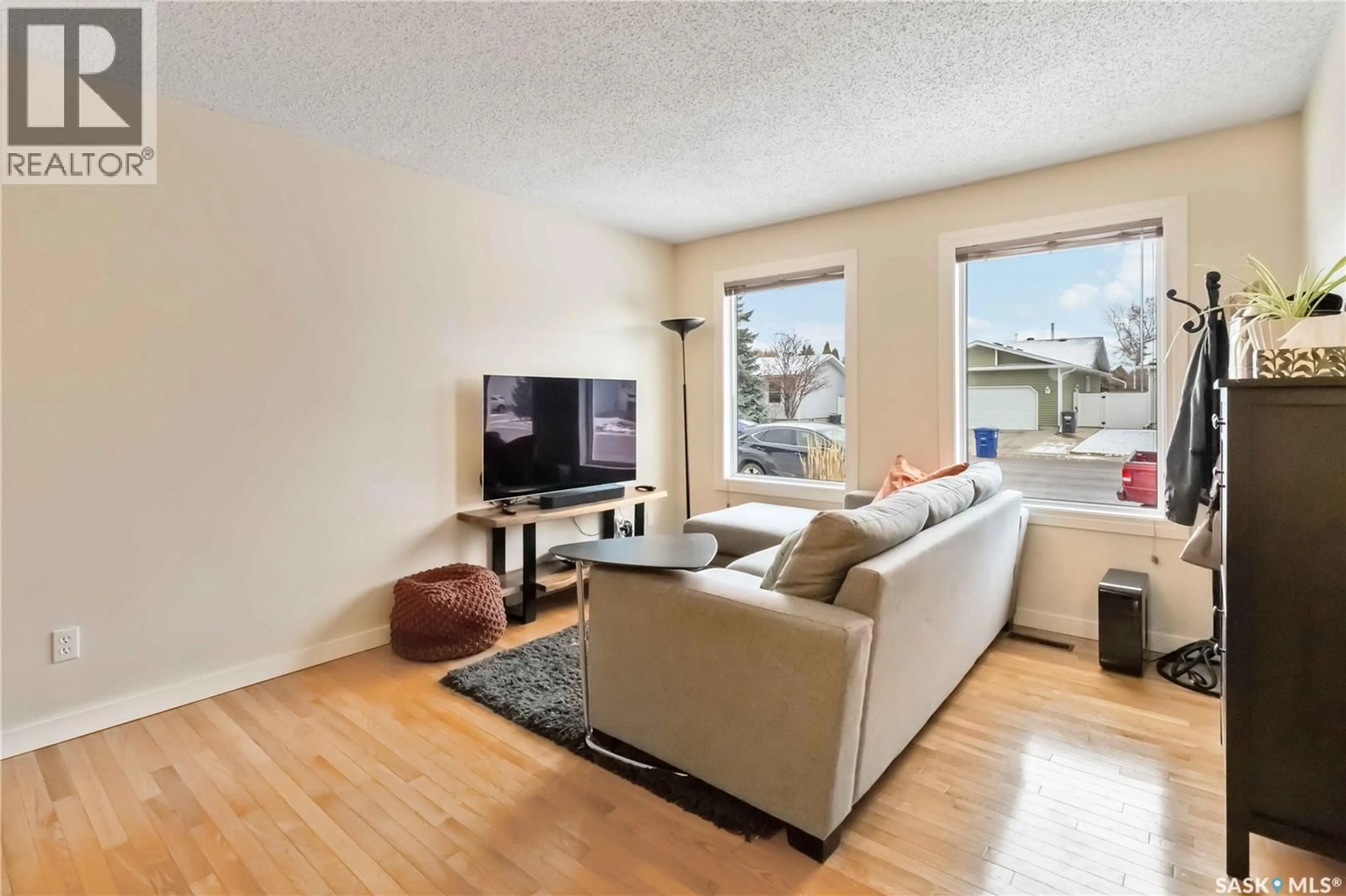 Living room with furniture, unknown for 434 NEMEIBEN ROAD, Saskatoon Saskatchewan S7J4Z6