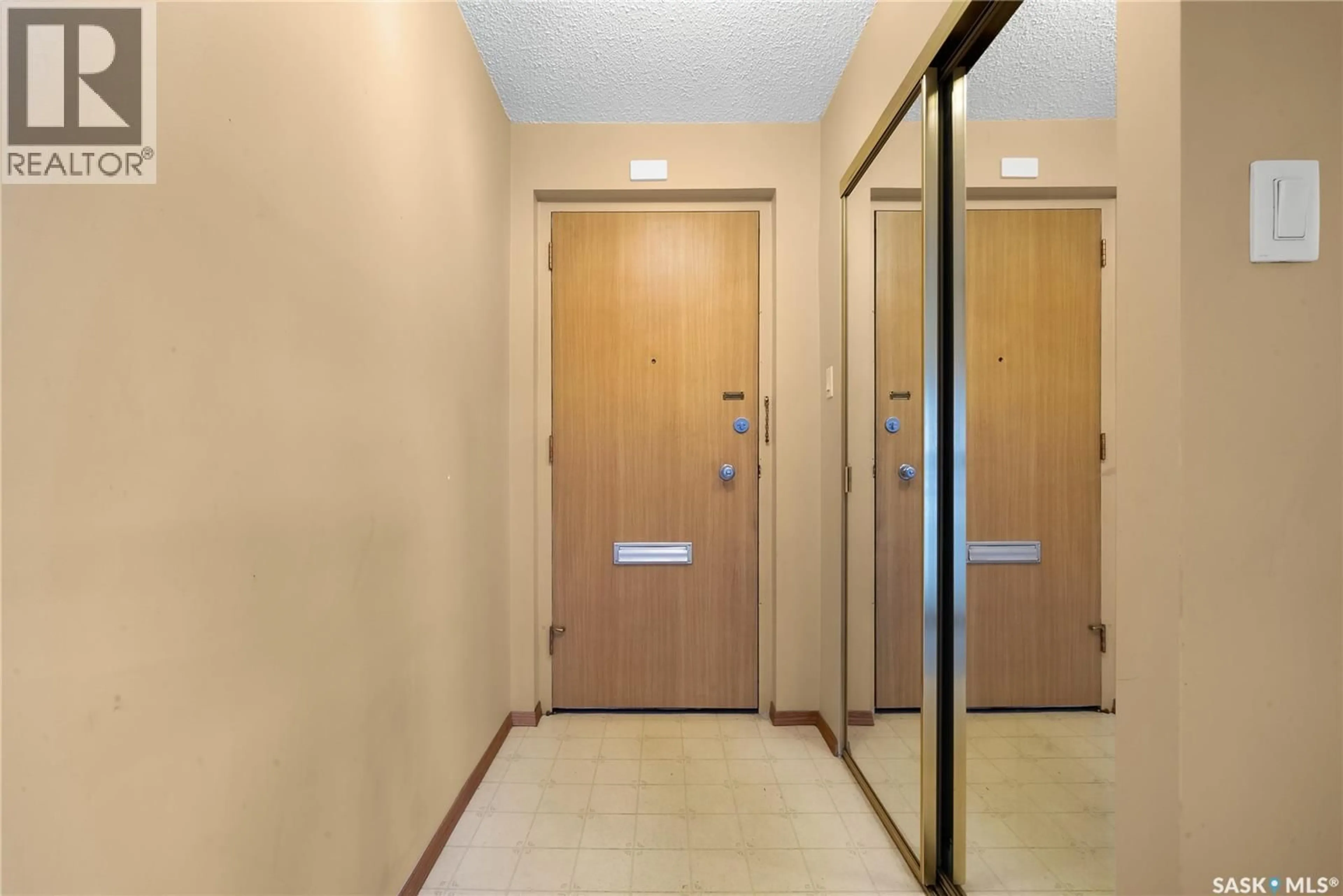 Indoor foyer for 304 - 4615 RAE STREET, Regina Saskatchewan S4S3B2