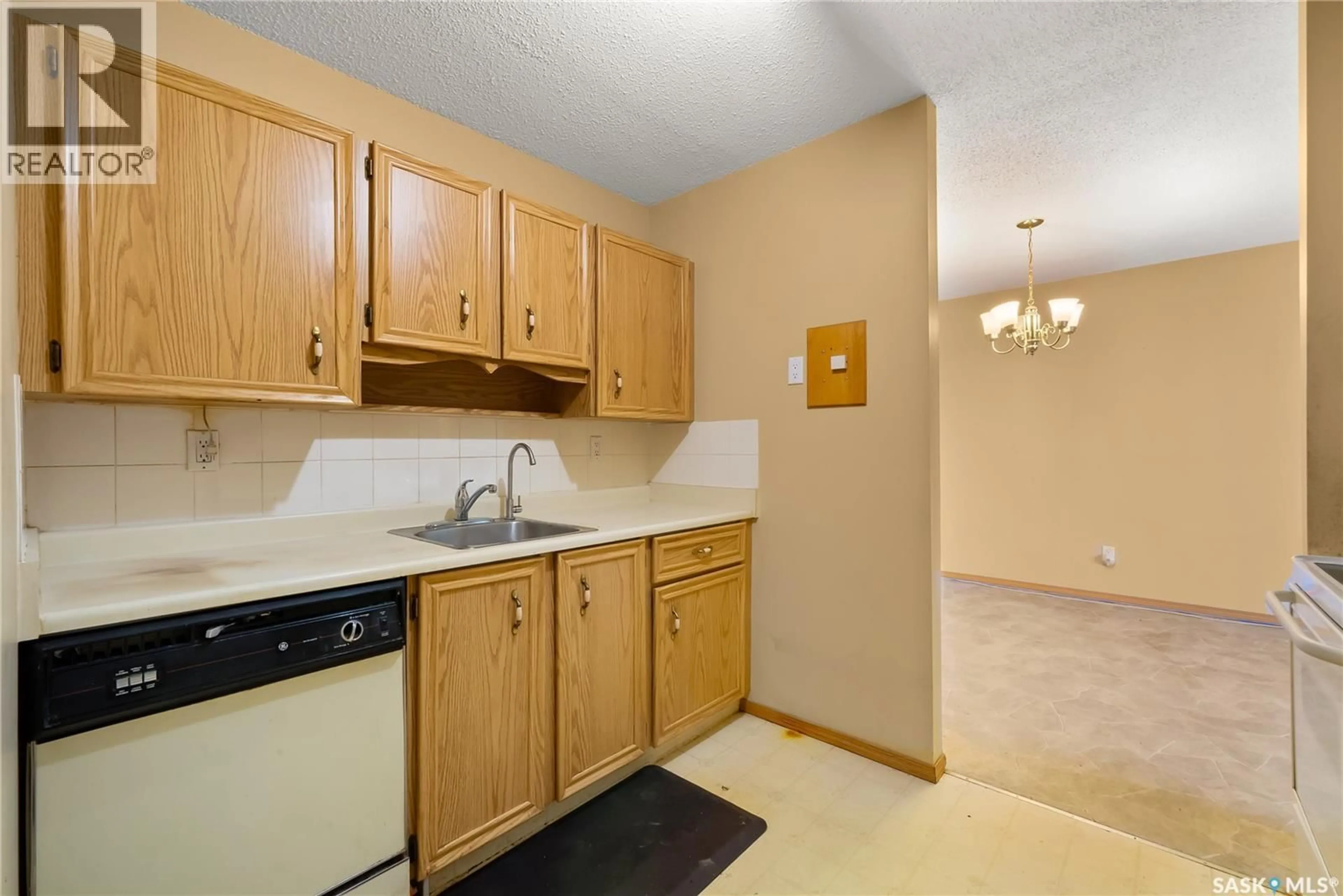Standard kitchen, unknown for 304 - 4615 RAE STREET, Regina Saskatchewan S4S3B2