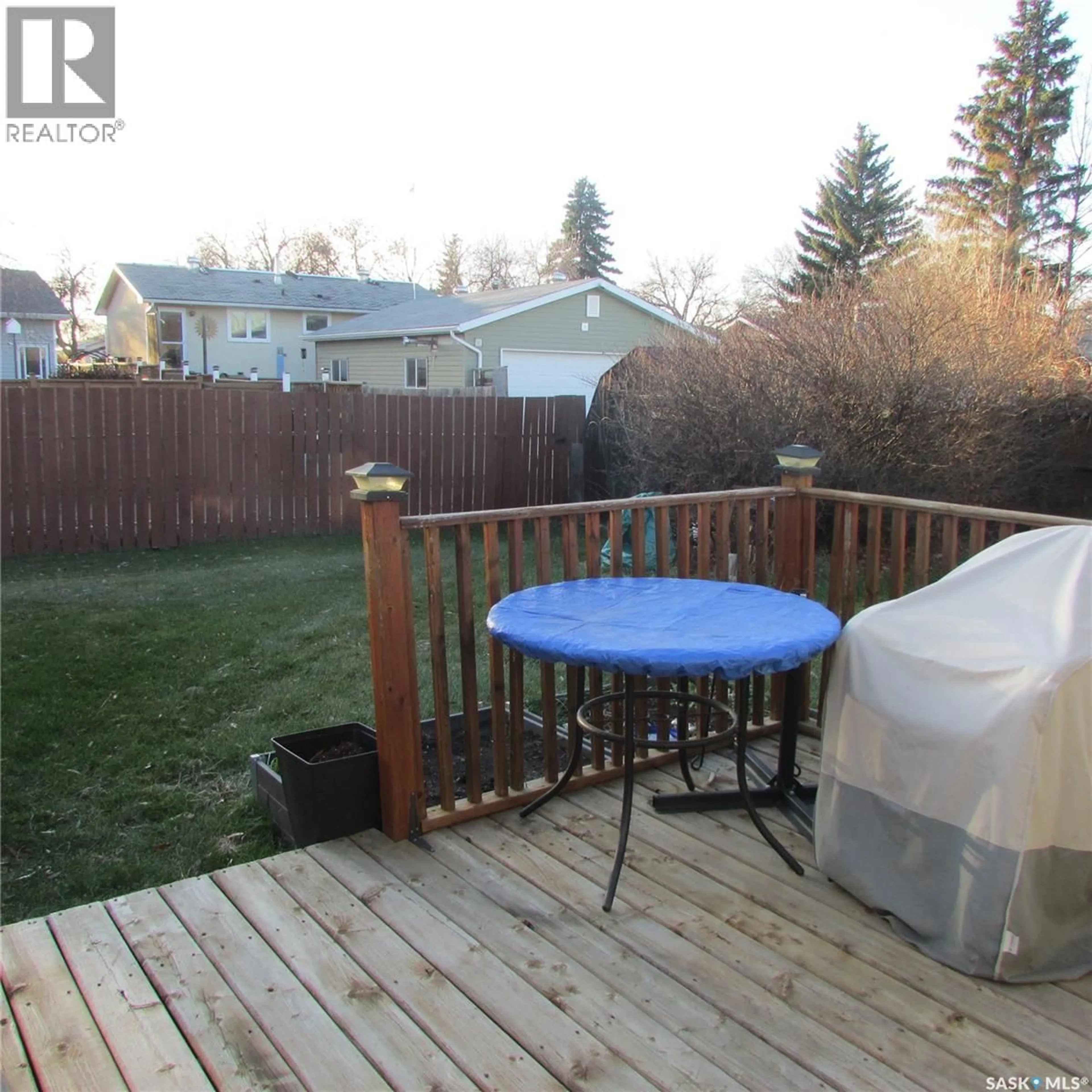 Patio, water/lake/river/ocean view for 118 MCSHERRY CRESCENT, Regina Saskatchewan S4T7B8