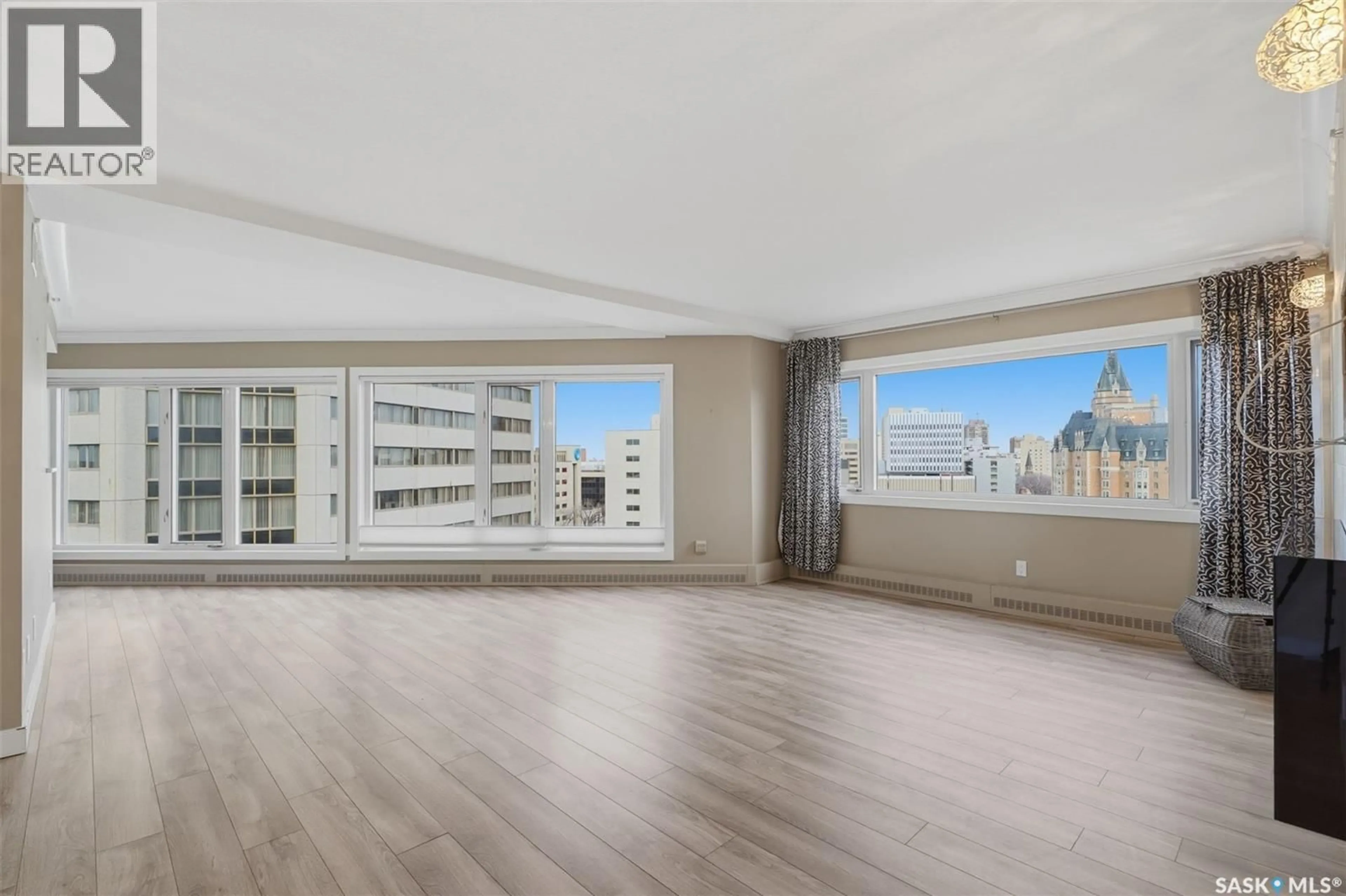 A pic of a room for 1080 - 424 SPADINA CRESCENT, Saskatoon Saskatchewan S7K6X7