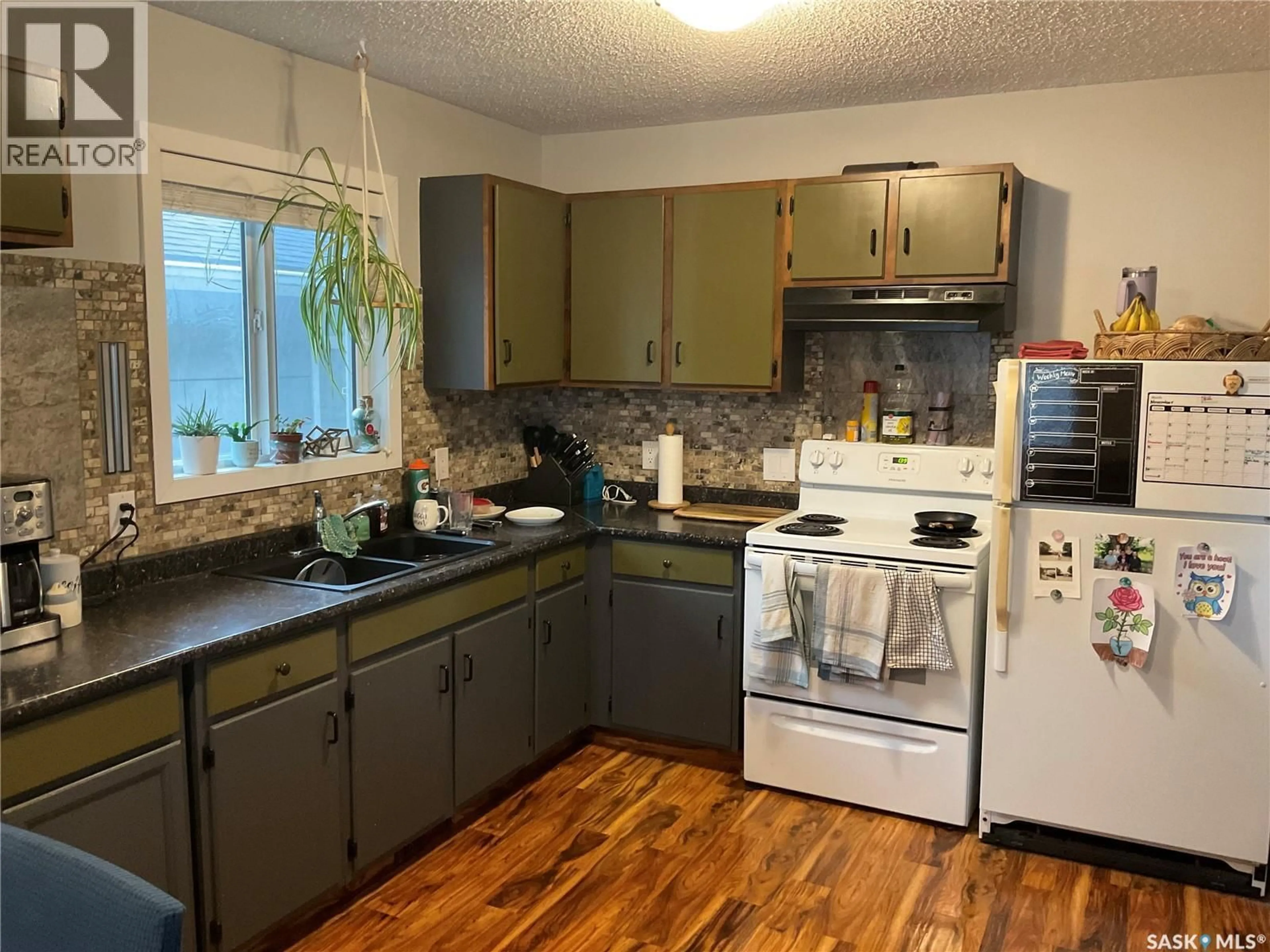 Standard kitchen, unknown for 1613 - 1611 LAURA AVENUE, Saskatoon Saskatchewan S7N2T2