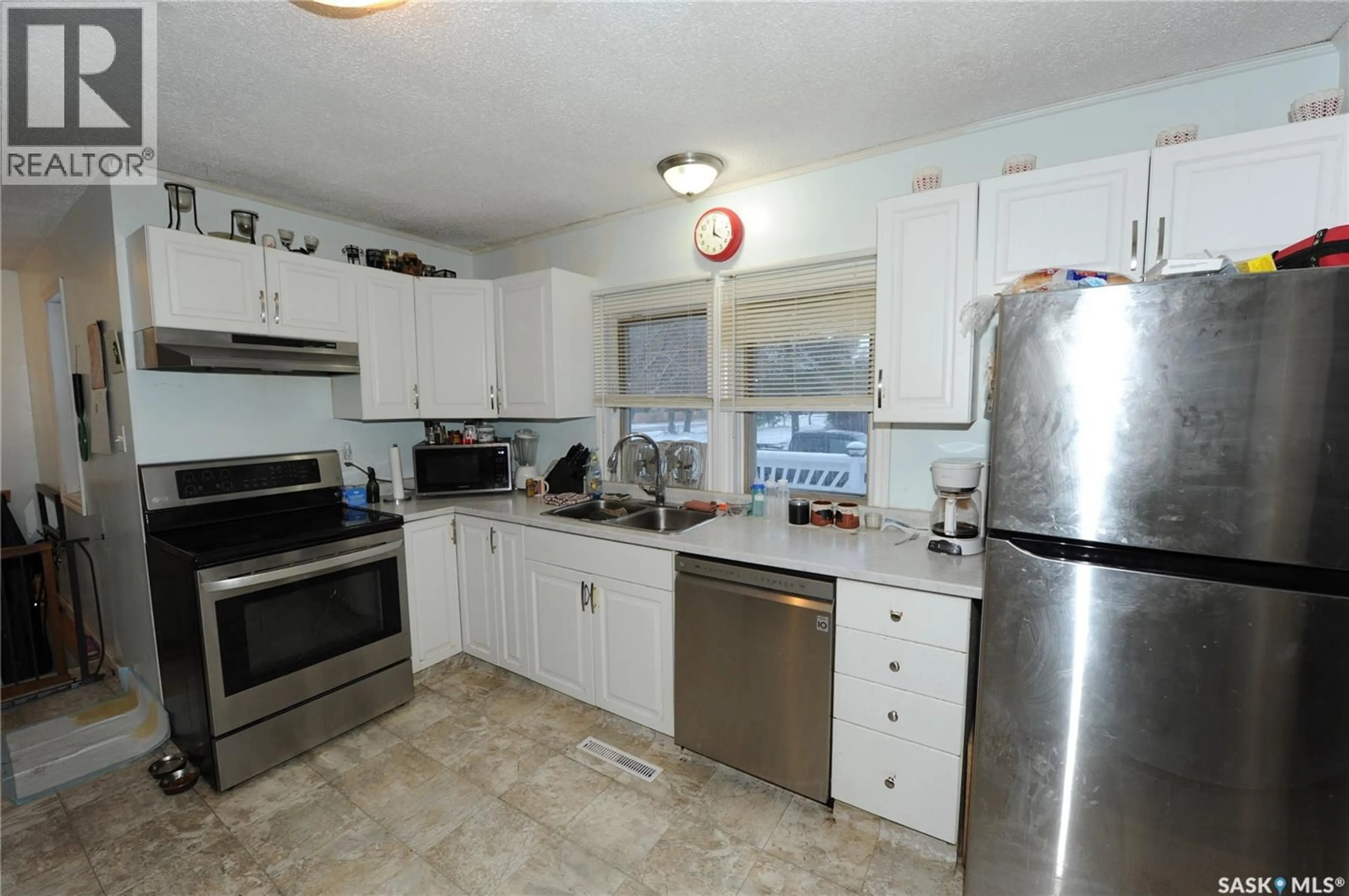 Standard kitchen, ceramic/tile floor for 213 1ST STREET, Dundurn Saskatchewan S0K1K0