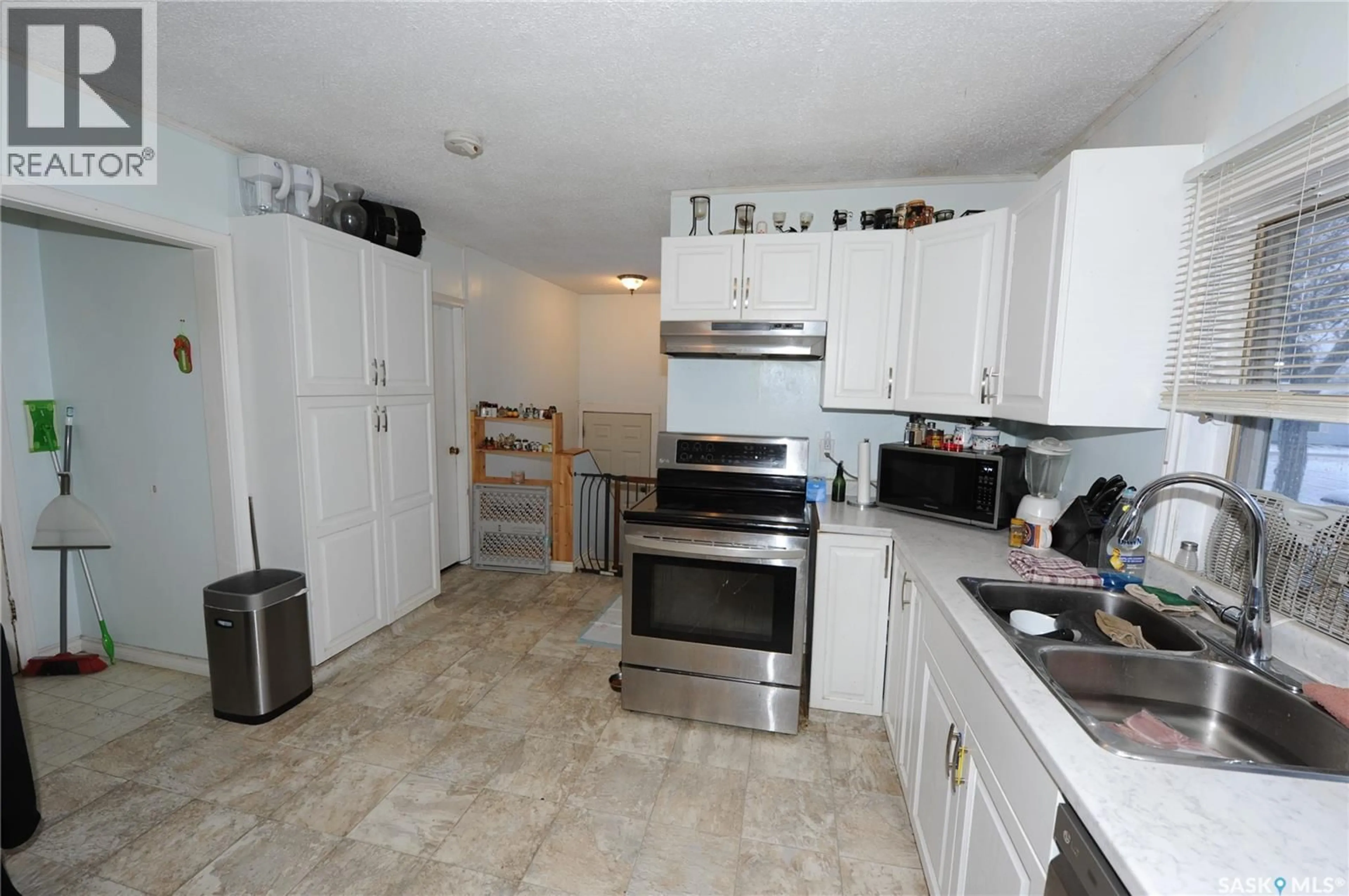 Standard kitchen, ceramic/tile floor for 213 1ST STREET, Dundurn Saskatchewan S0K1K0