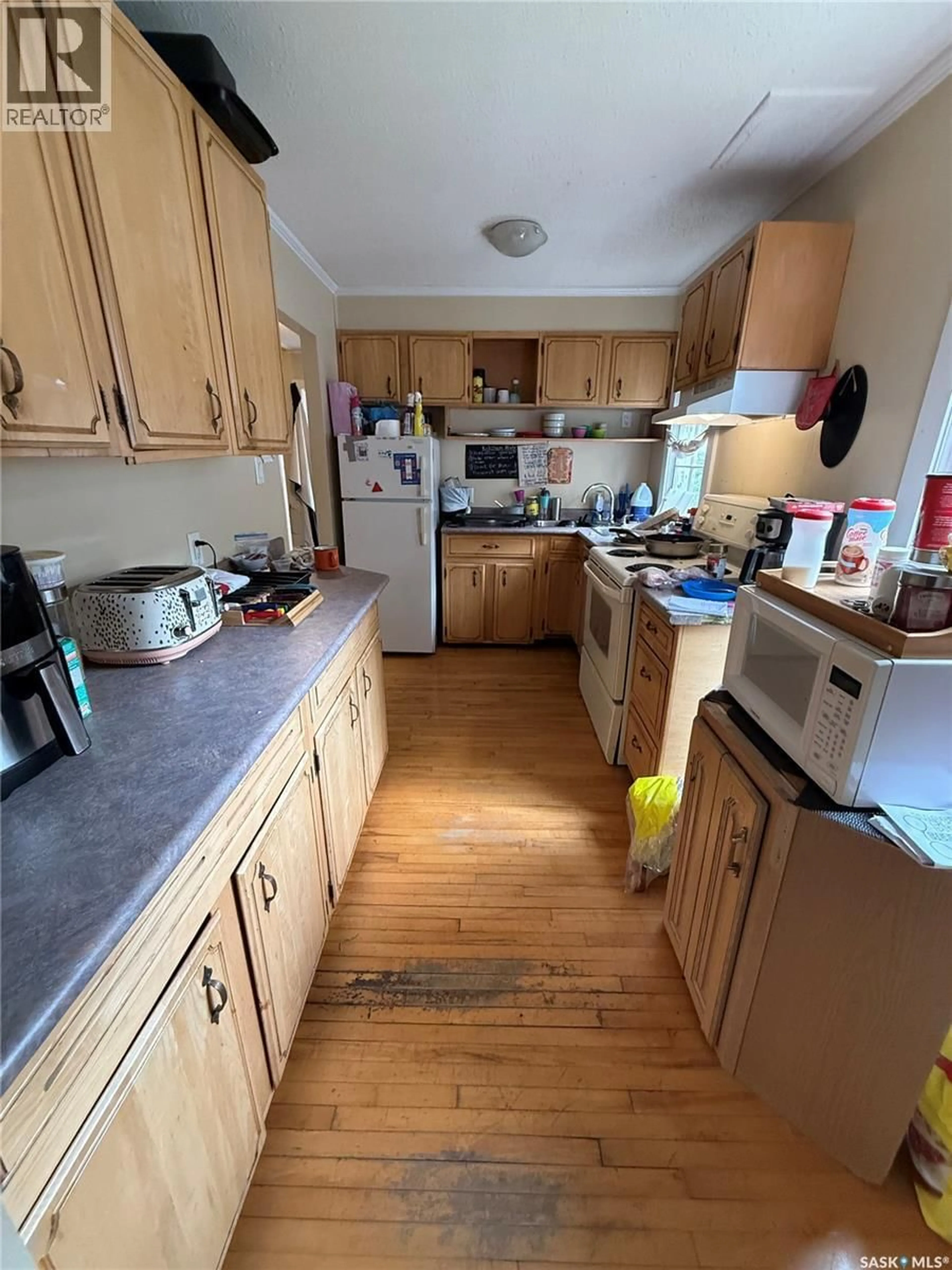 Standard kitchen, unknown for 224 N AVENUE S, Saskatoon Saskatchewan S7M2M9