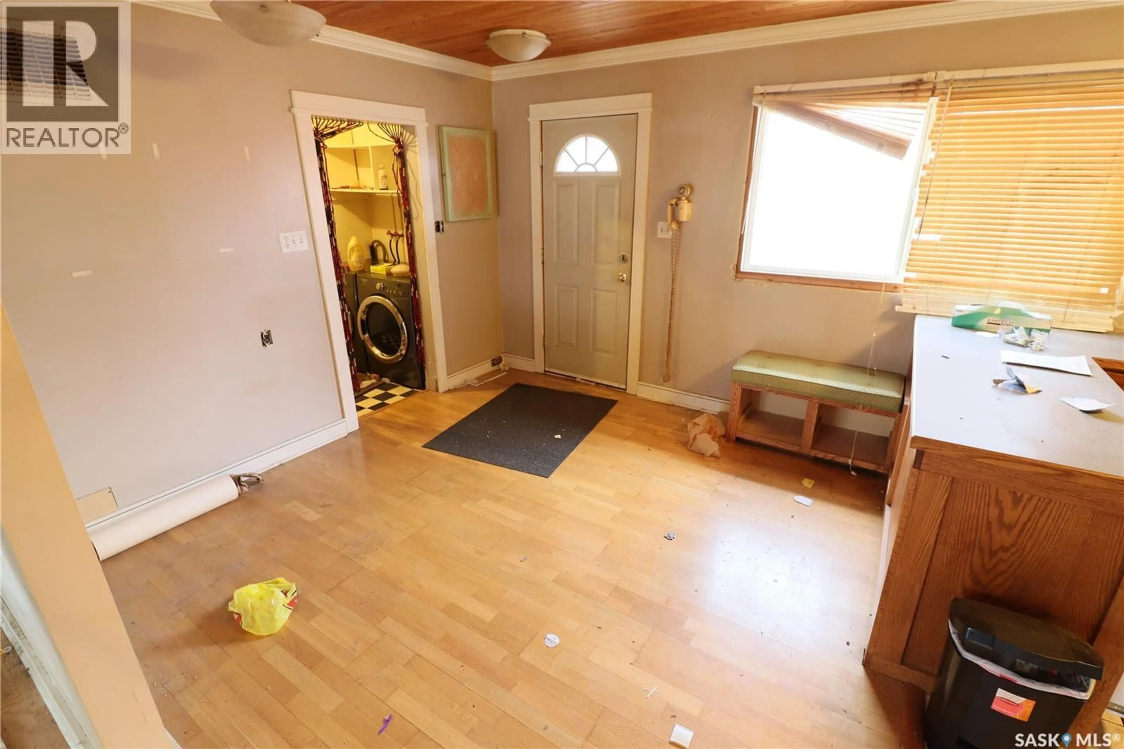 Indoor entryway for 2516 TOMLINSON CRESCENT, Saskatoon Saskatchewan S7L3N2