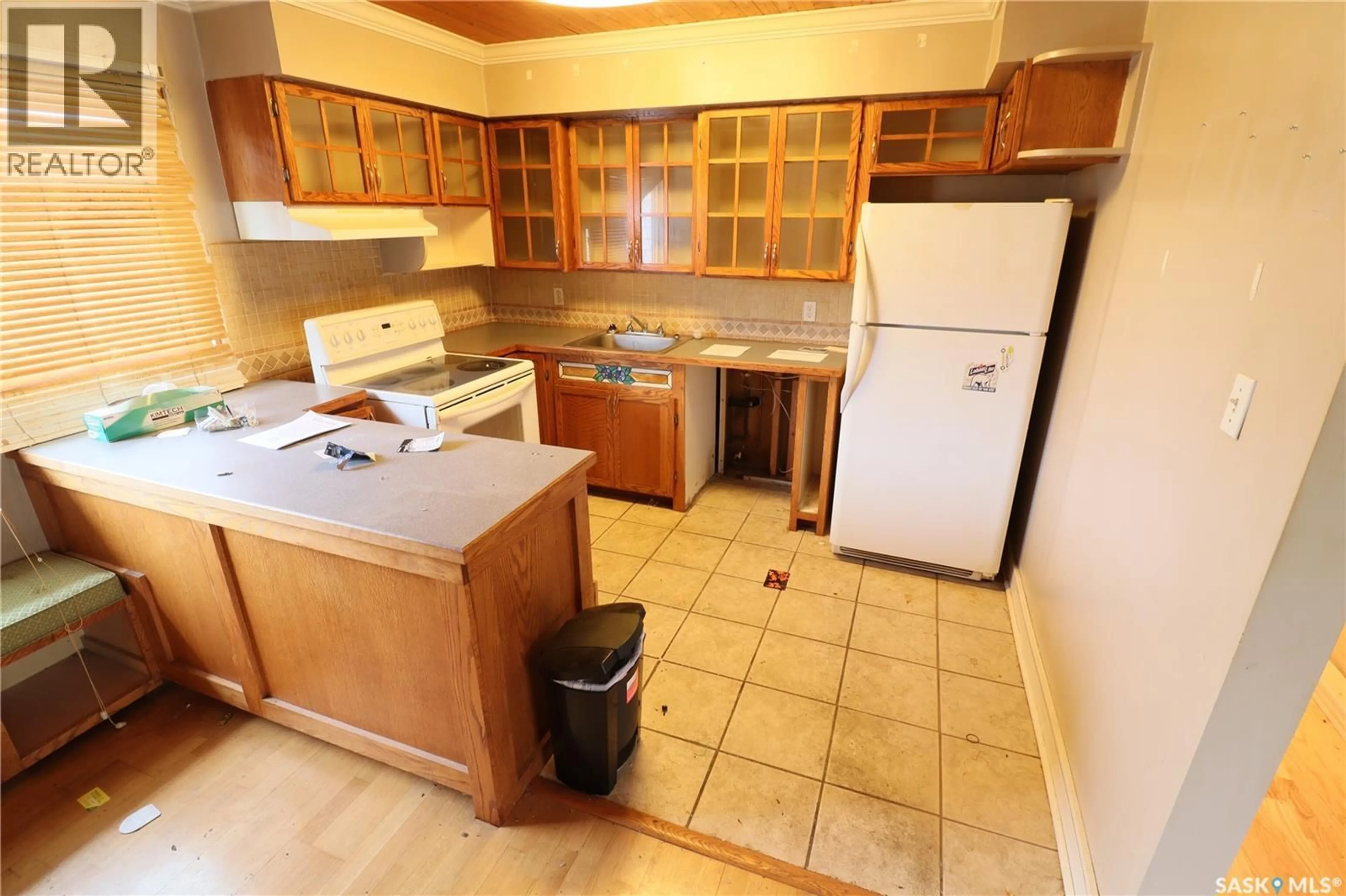 Standard kitchen, unknown for 2516 TOMLINSON CRESCENT, Saskatoon Saskatchewan S7L3N2