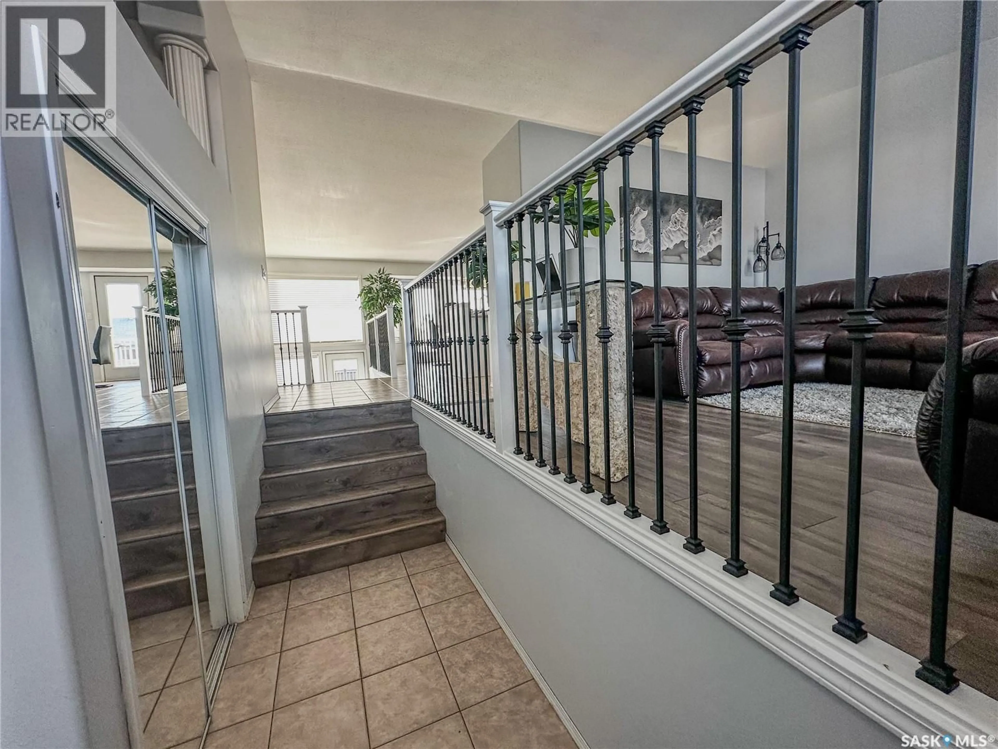 Indoor foyer for 12 ROSS DRIVE, Yorkton Saskatchewan S3N4A1