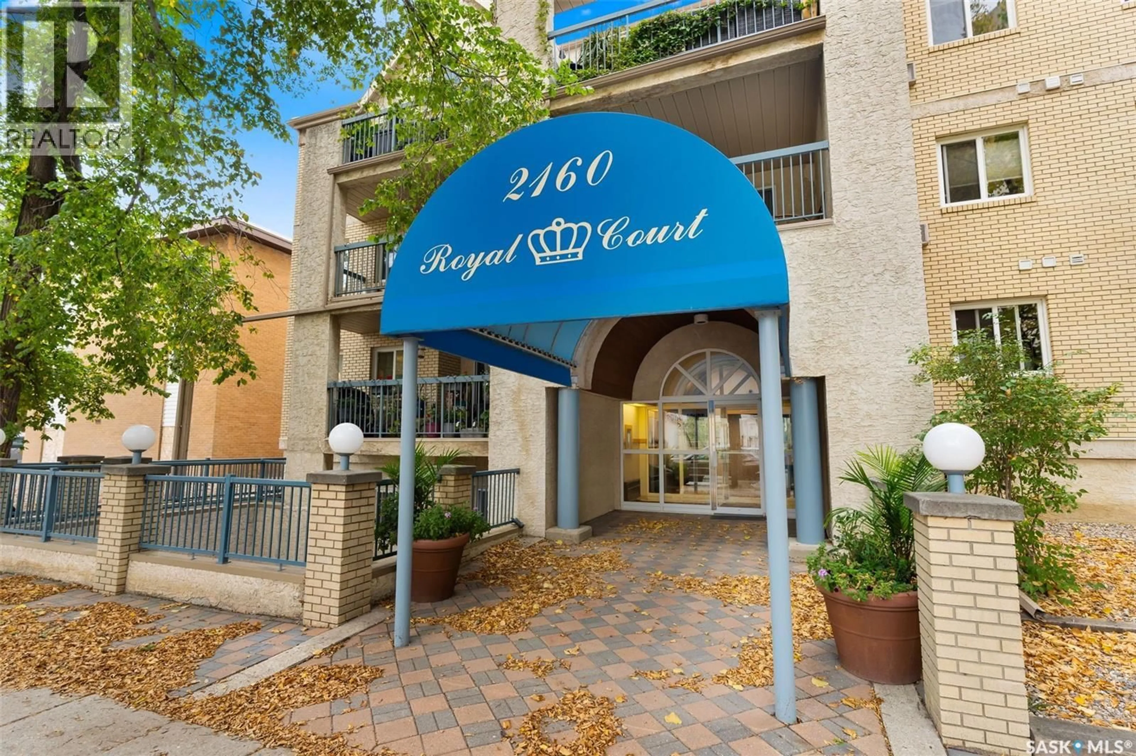 Indoor foyer for 303 - 2160 CORNWALL STREET, Regina Saskatchewan S4P2K7