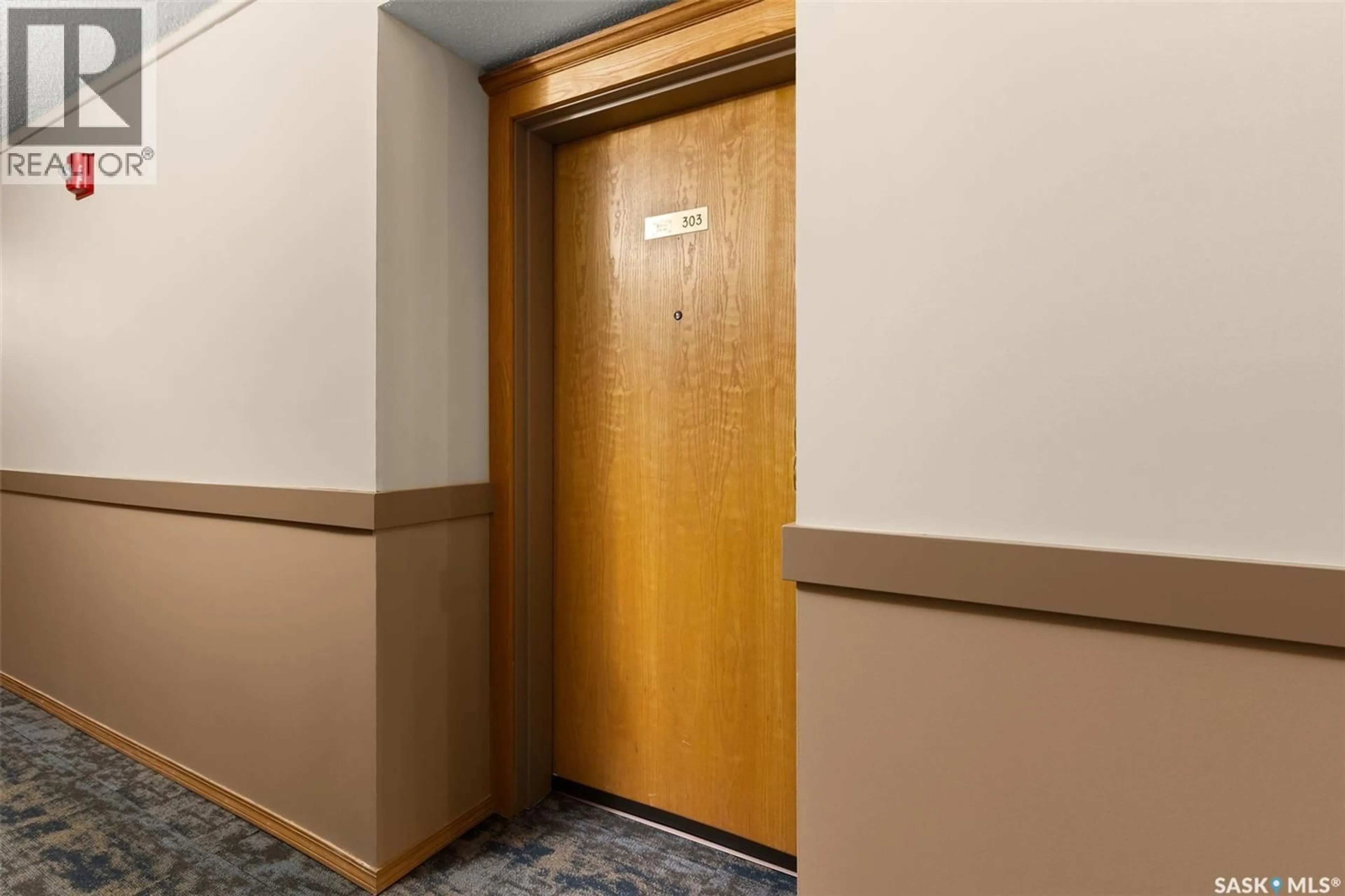 Indoor foyer for 303 - 2160 CORNWALL STREET, Regina Saskatchewan S4P2K7