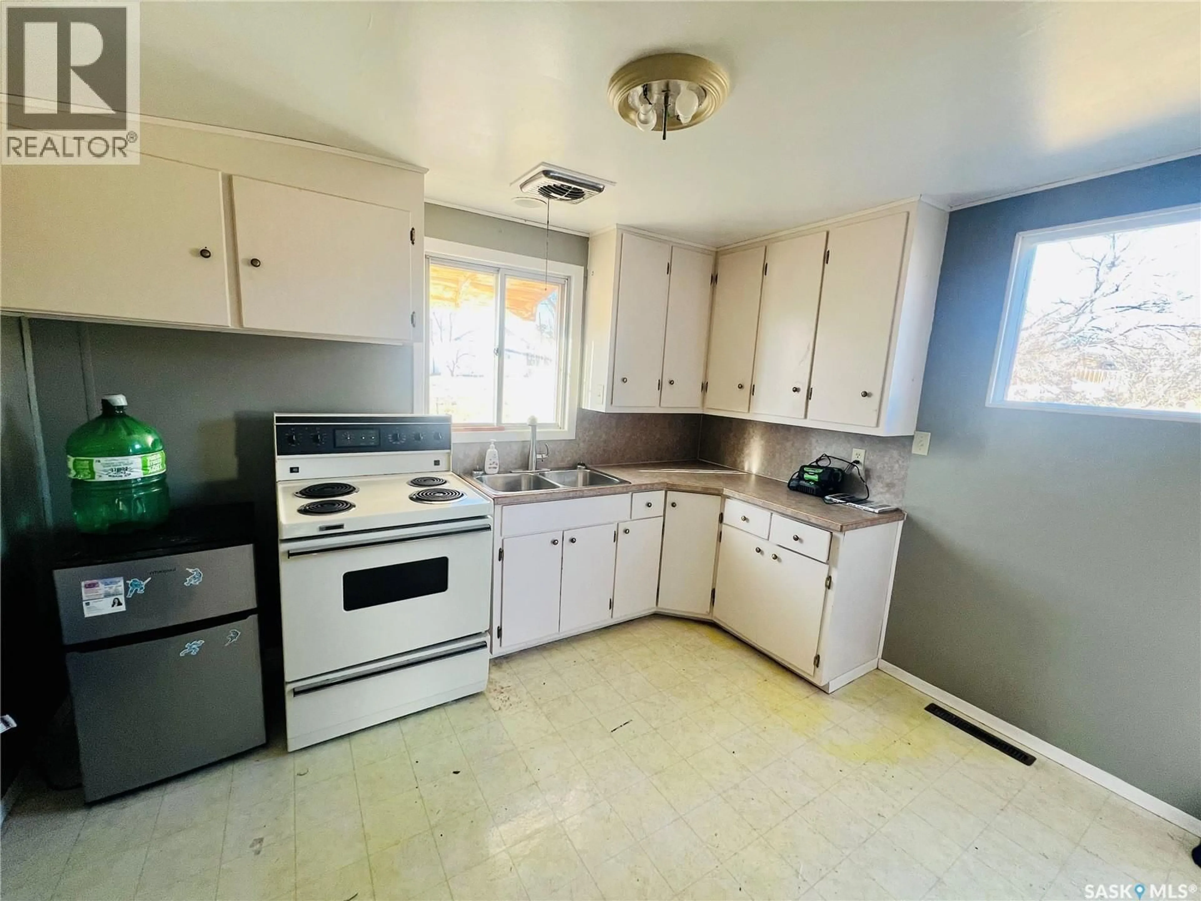 Standard kitchen, unknown for 400 REED STREET, Morse Saskatchewan S0H3C0