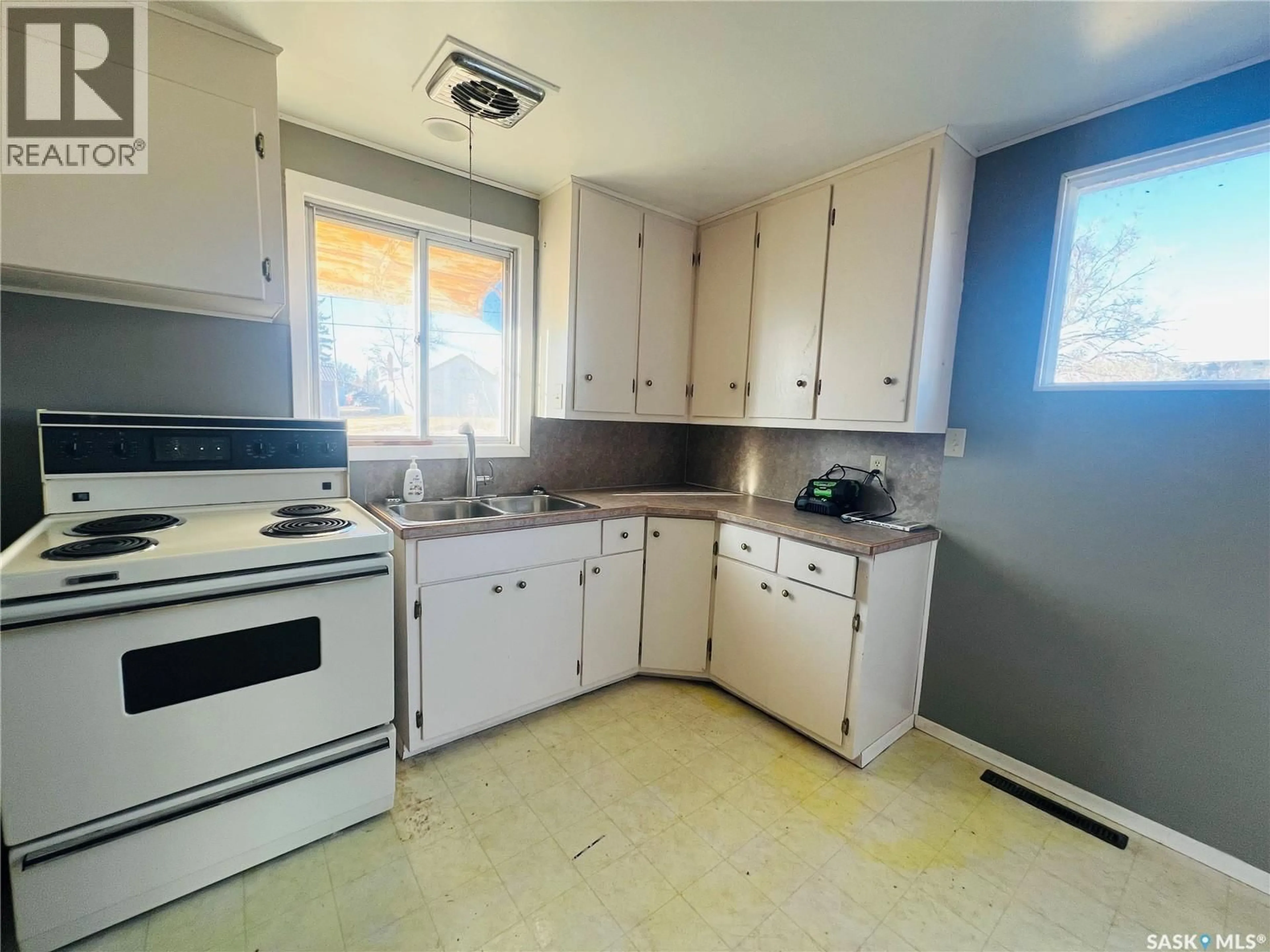 Standard kitchen, unknown for 400 REED STREET, Morse Saskatchewan S0H3C0
