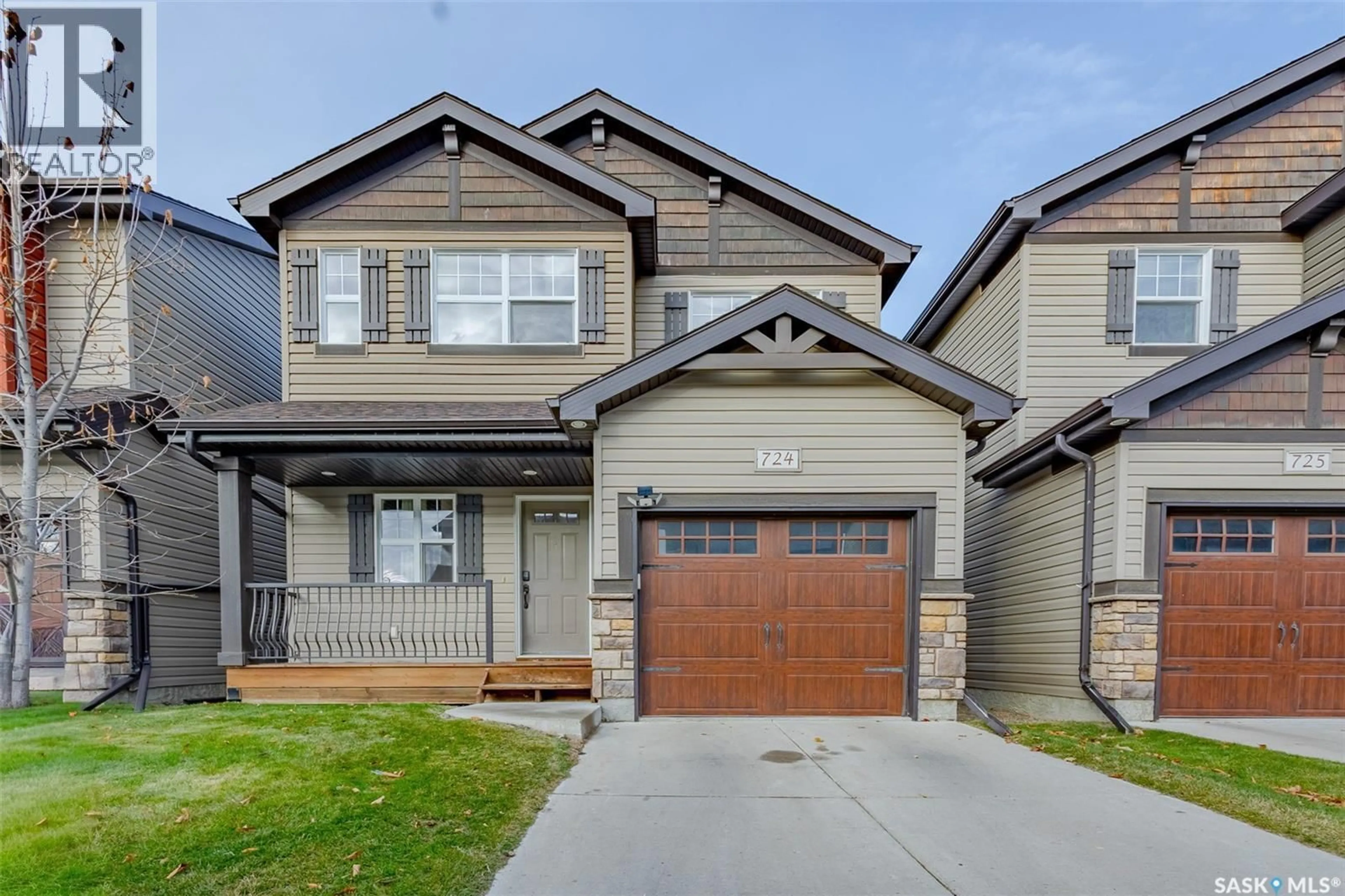 Home with vinyl exterior material, street for 724 150 LANGLOIS WAY, Saskatoon Saskatchewan S7T0L4