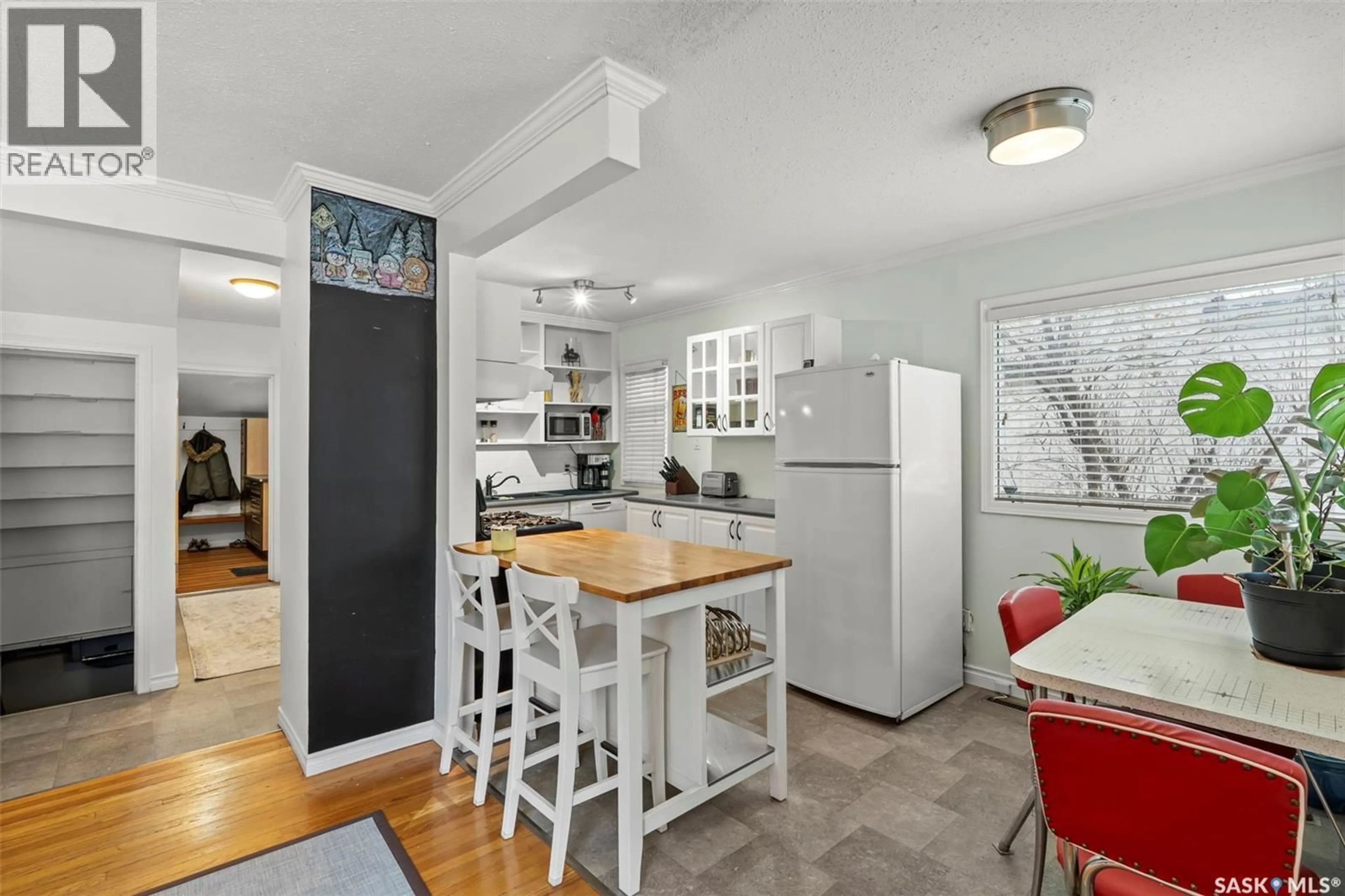 Open concept kitchen, unknown for 1406 10TH AVENUE, Saskatoon Saskatchewan S7K3A6