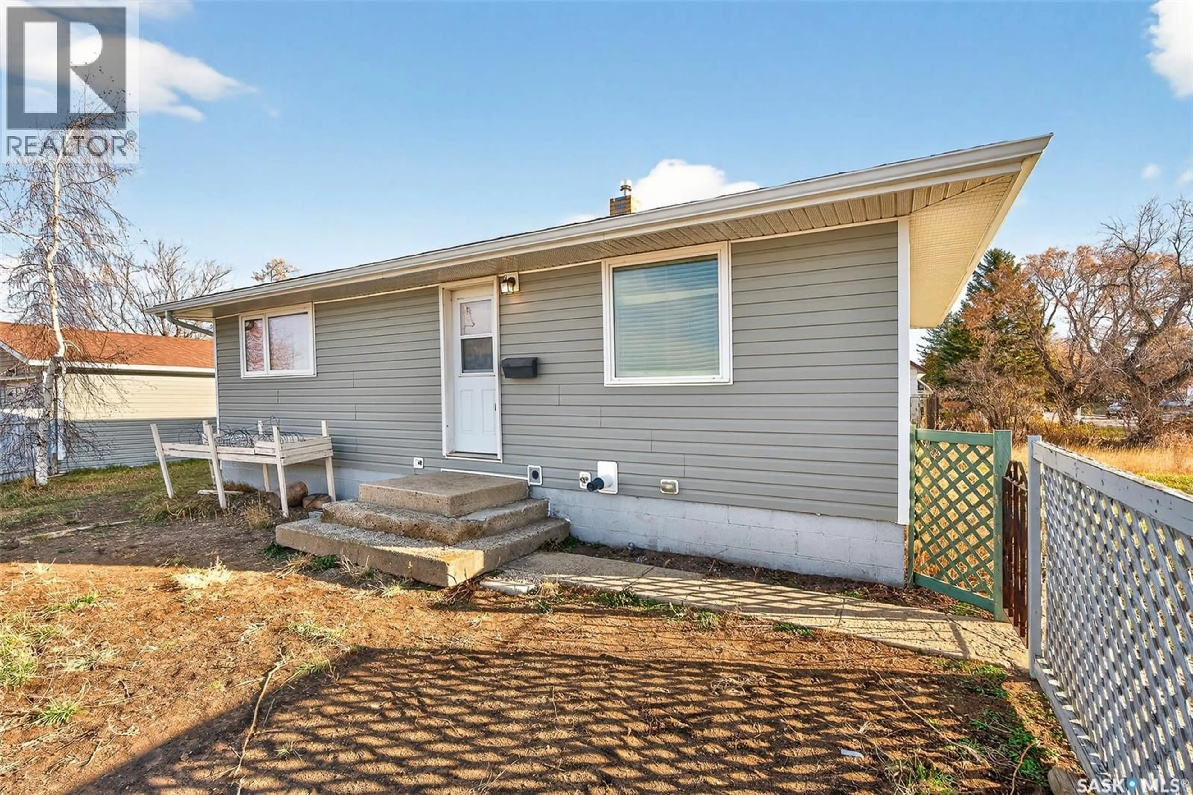 Home with vinyl exterior material, street for 1166 LILLOOET STREET, Moose Jaw Saskatchewan S6H5A3