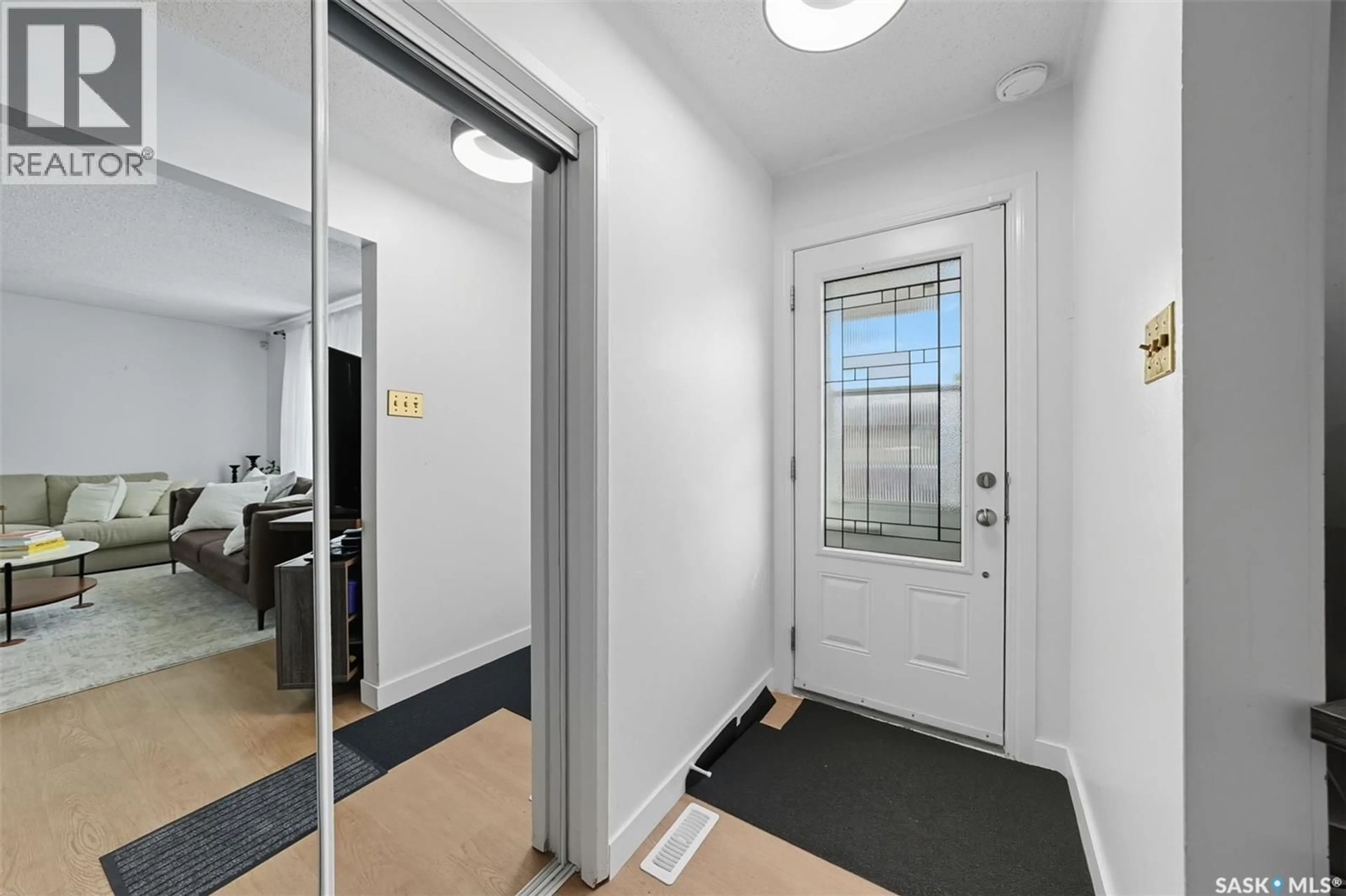 Indoor entryway for 542 FISHER CRESCENT, Saskatoon Saskatchewan S7L5S5