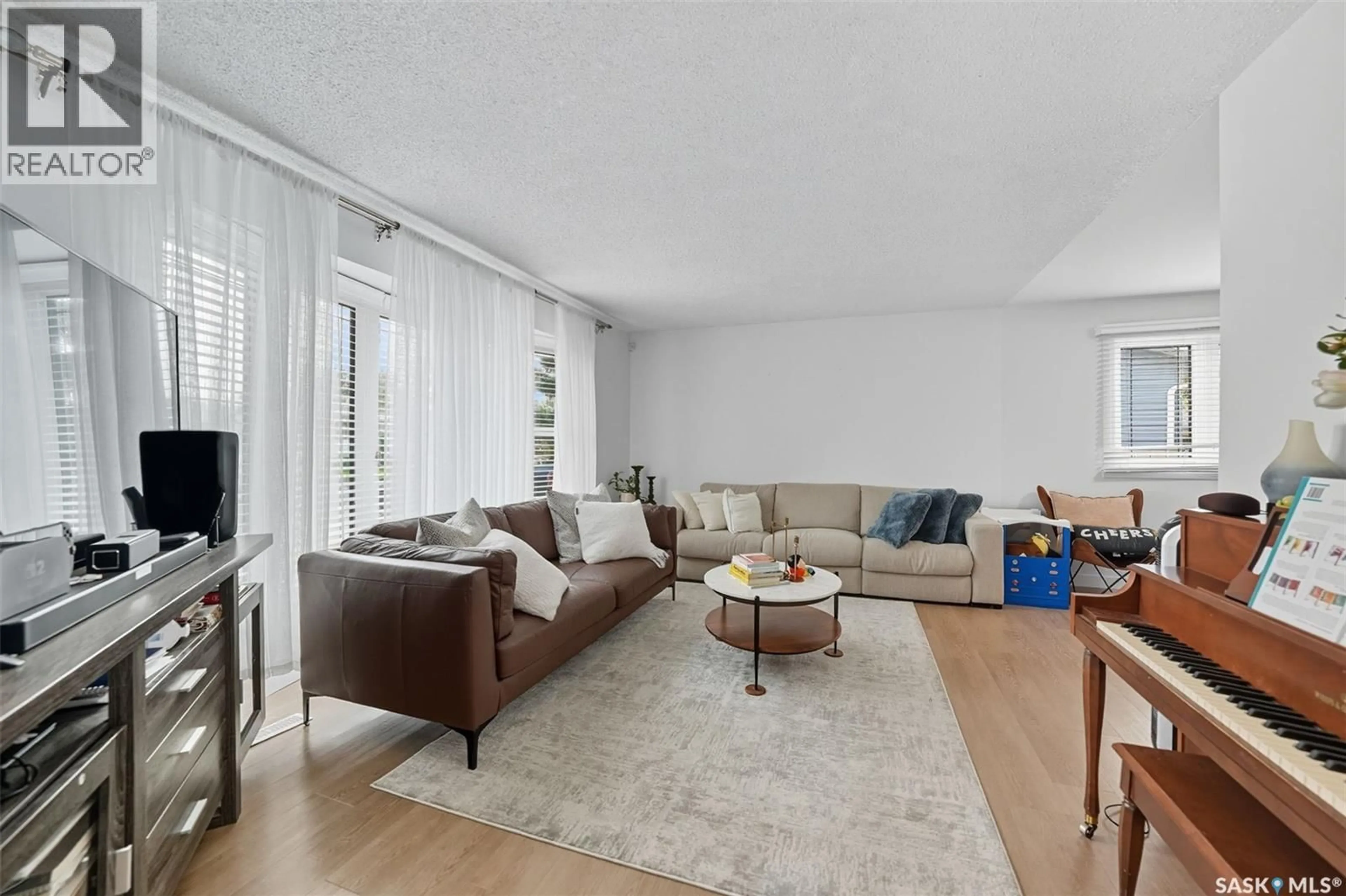 Living room with furniture, unknown for 542 FISHER CRESCENT, Saskatoon Saskatchewan S7L5S5