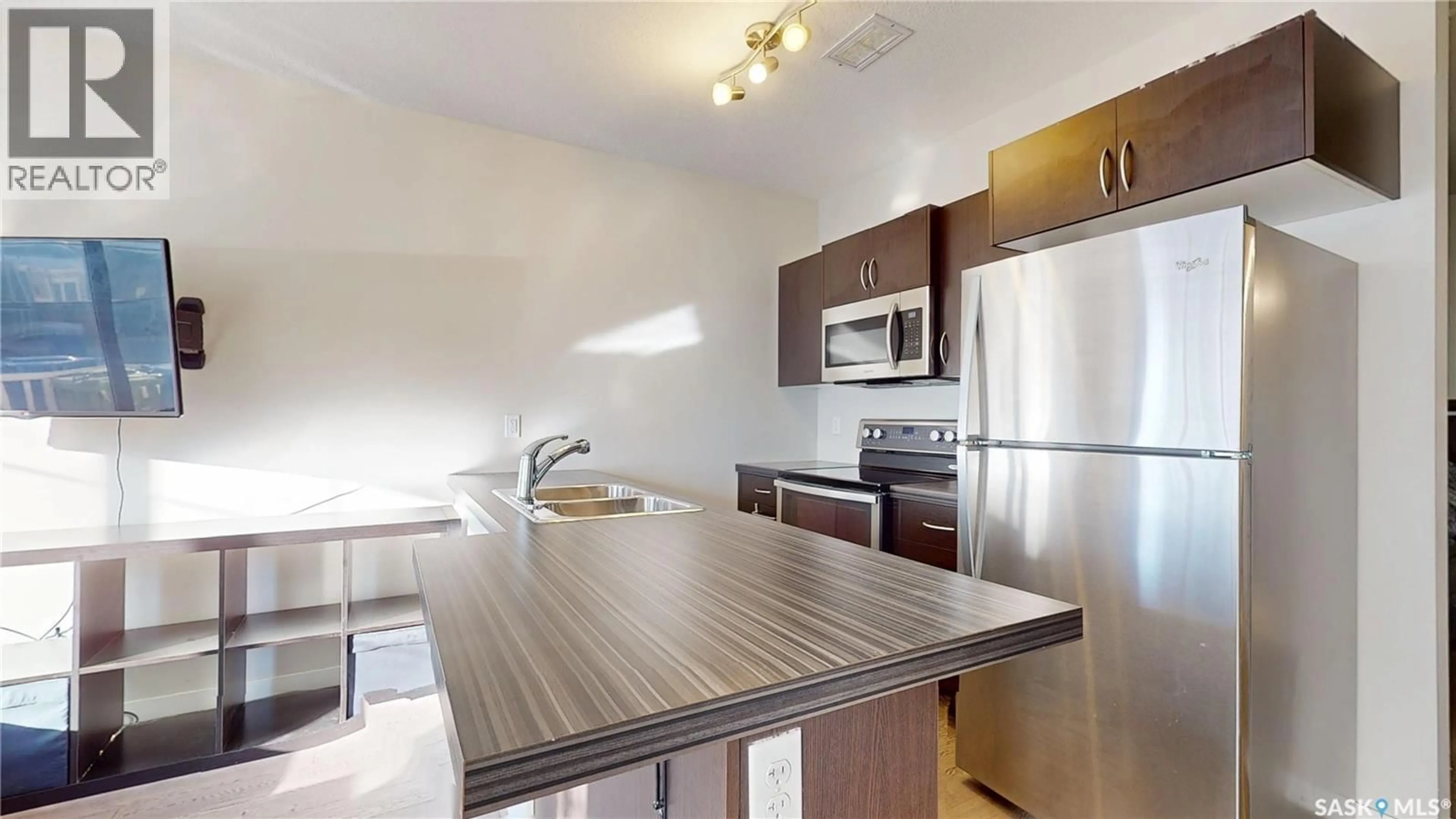 Standard kitchen, unknown for 40A - 5655 AERODROME ROAD, Regina Saskatchewan S4W0M3