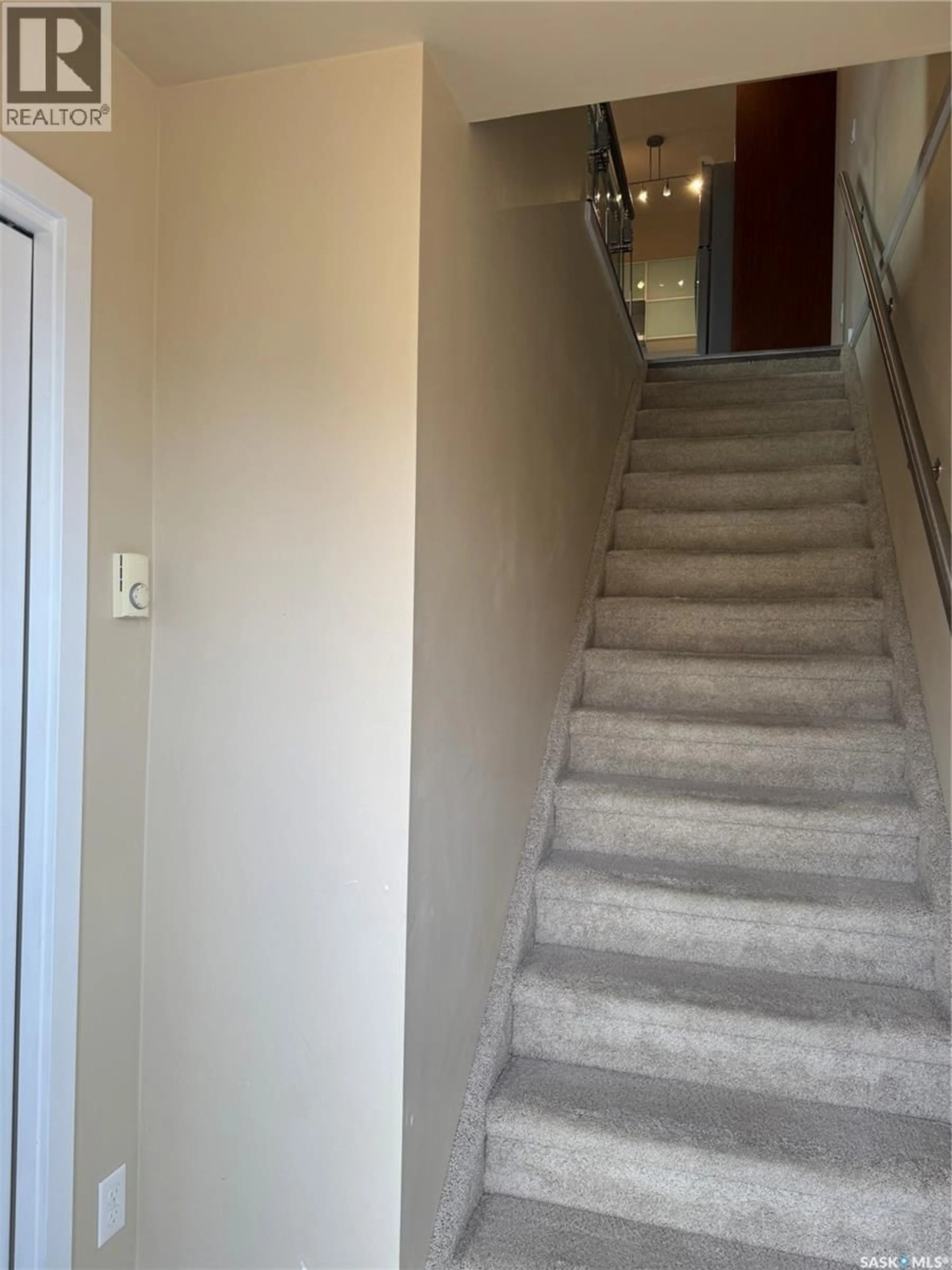 Stairs for 1015 - 1206 PATRICK CRESCENT, Saskatoon Saskatchewan S7W0M5