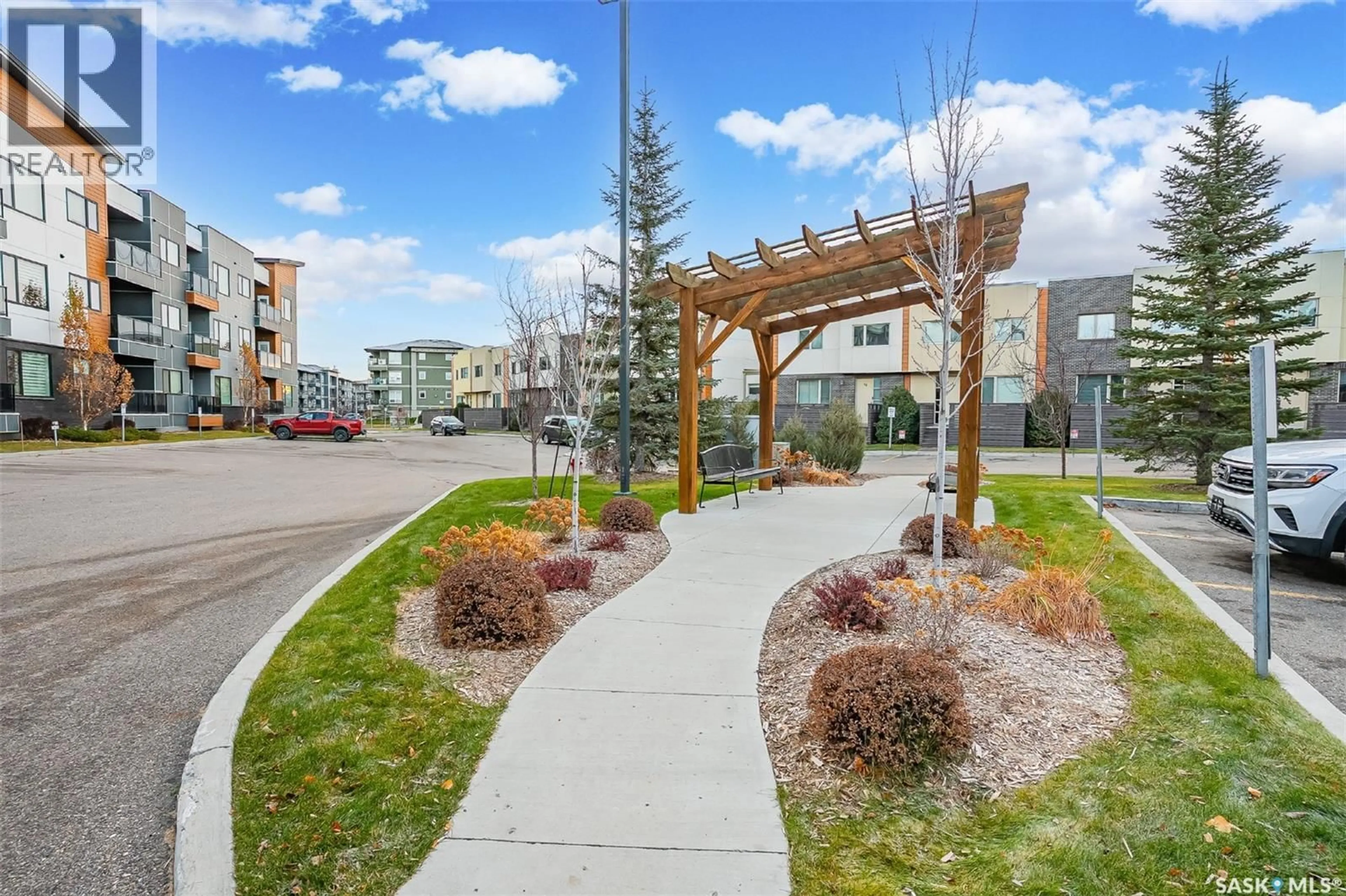 Patio, street for 212 105 WILLIS CRESCENT, Saskatoon Saskatchewan S7T0Z3