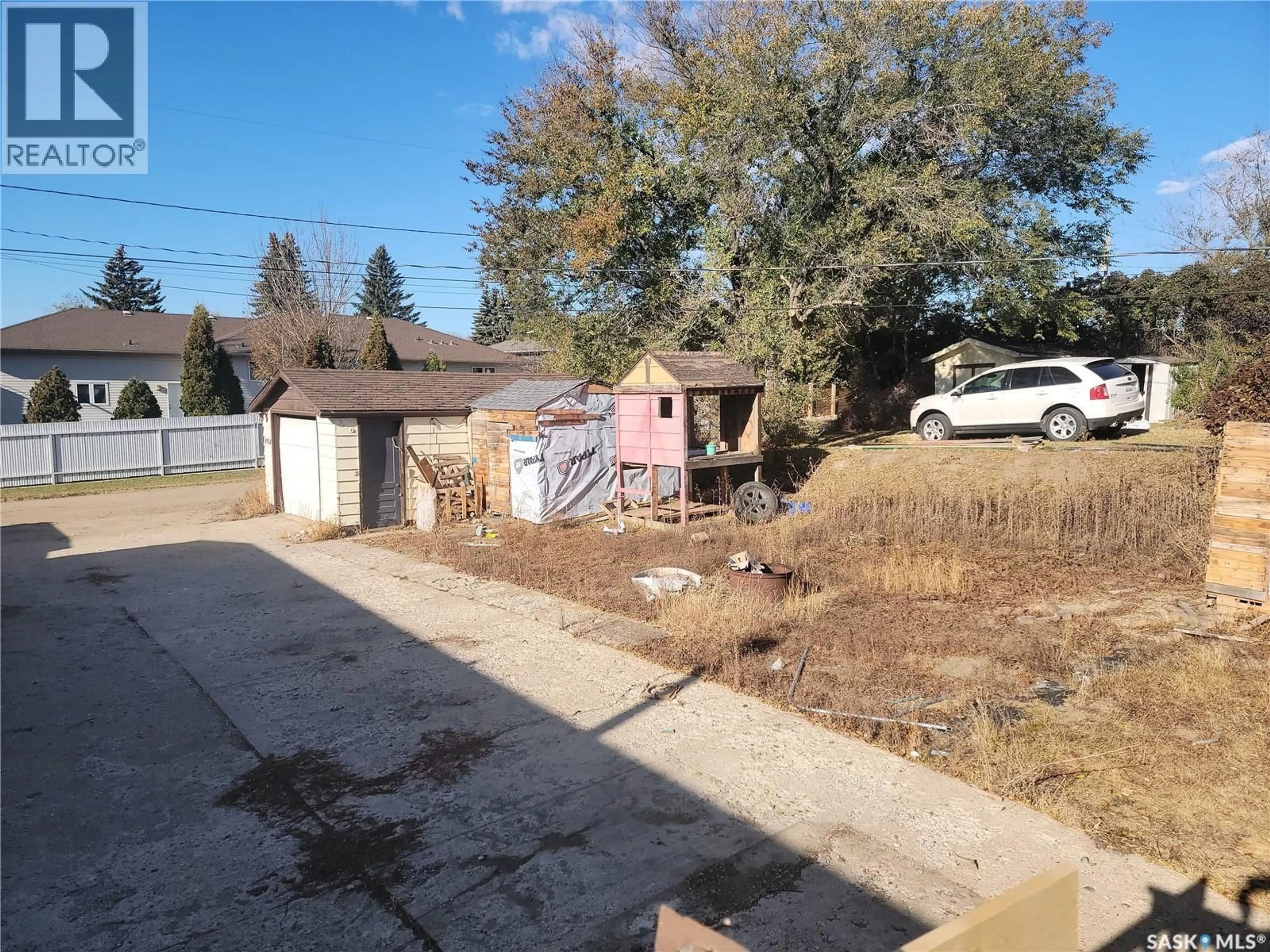 A pic from outside/outdoor area/front of a property/back of a property/a pic from drone, street for 4904 LEADER STREET, Macklin Saskatchewan S0L2C0