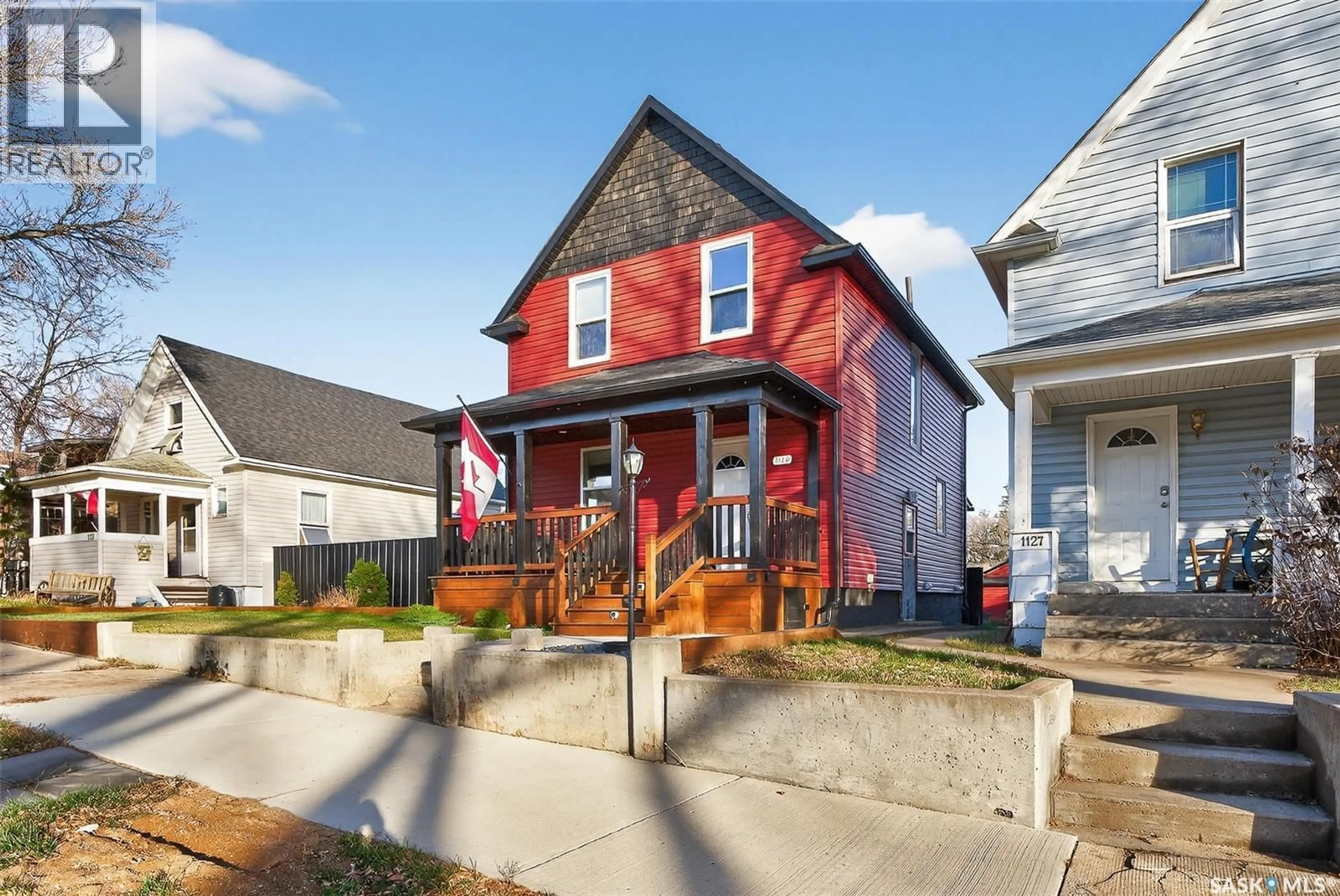 Home with vinyl exterior material, street for 1129 3RD AVENUE, Moose Jaw Saskatchewan S6H1E9