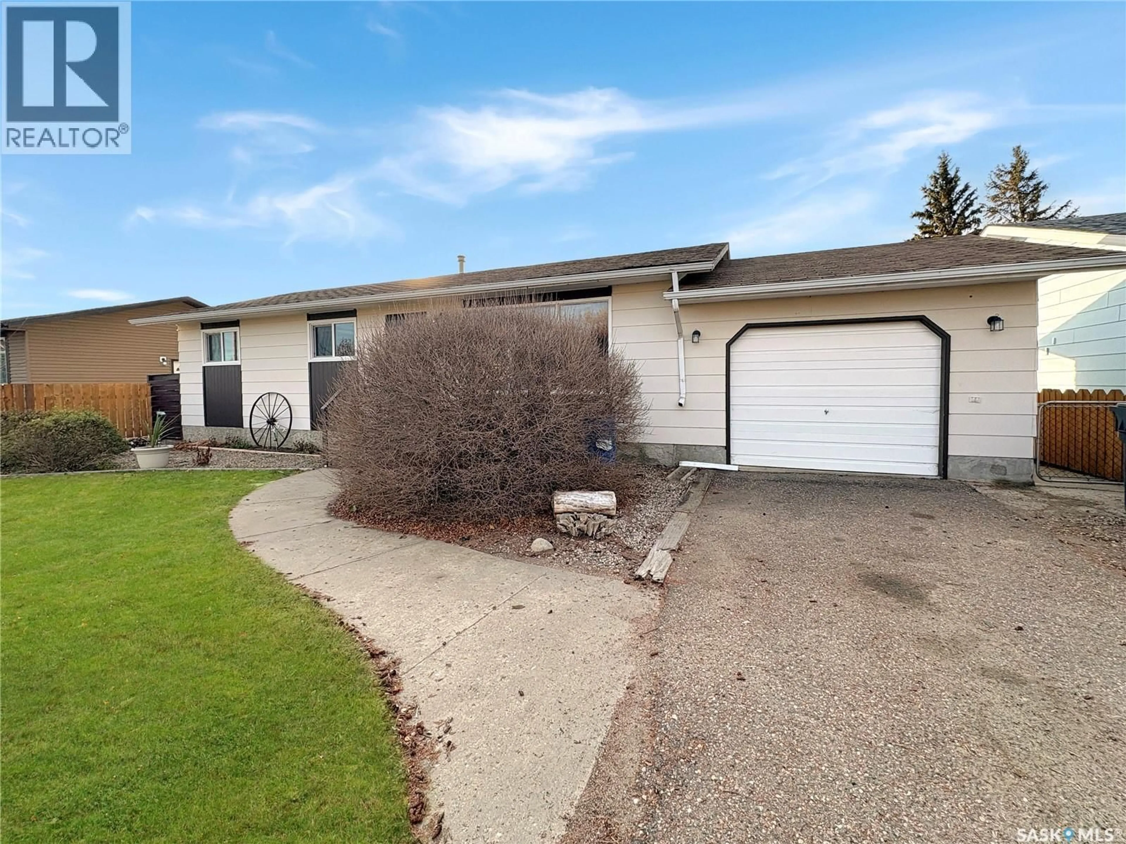 A pic from outside/outdoor area/front of a property/back of a property/a pic from drone, street for 151 18TH STREET, Battleford Saskatchewan S0M0E0