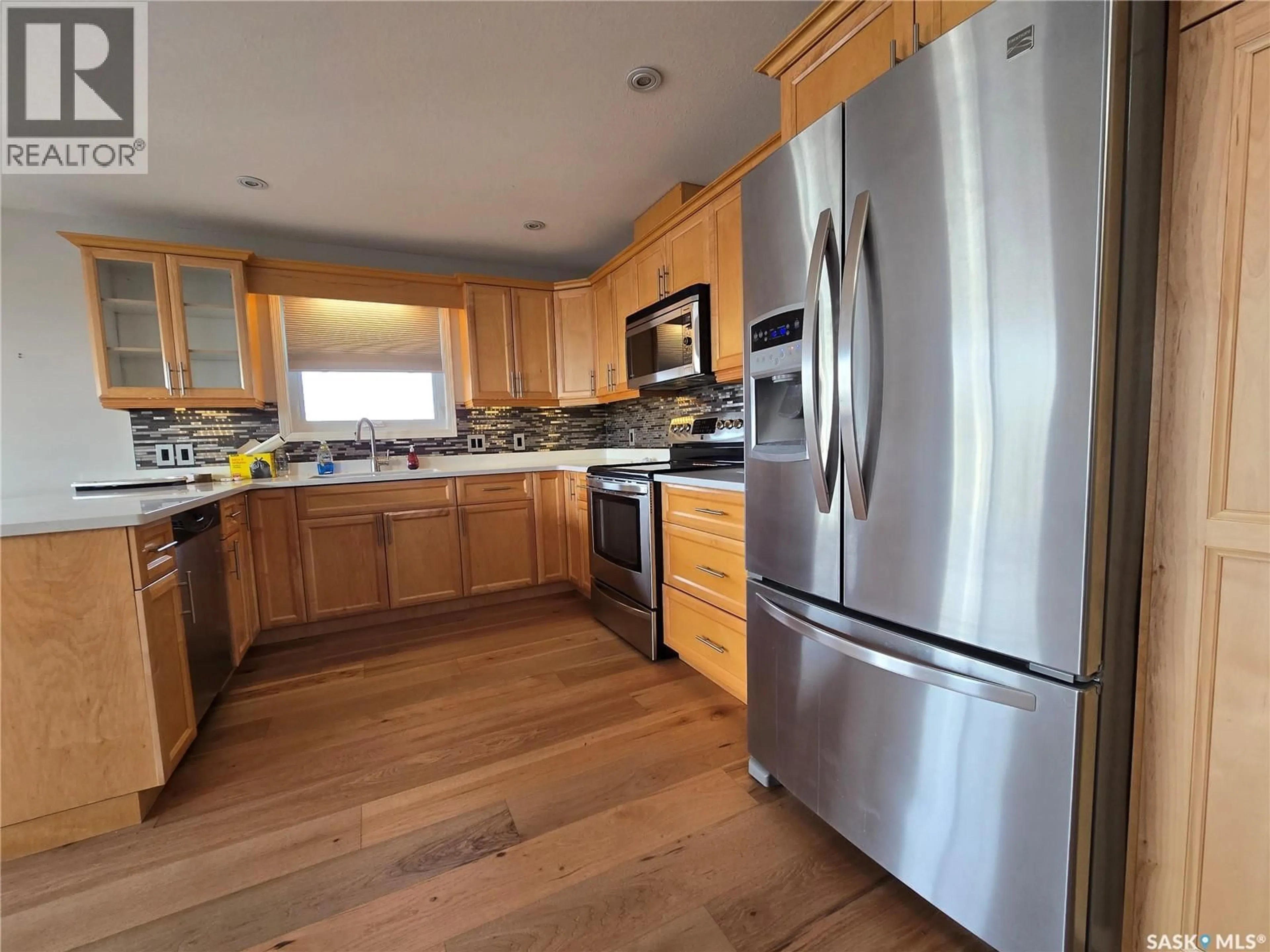 Open concept kitchen, wood/laminate floor for 505 - 407 BANNERMAN STREET, Weyburn Saskatchewan S4H1V5