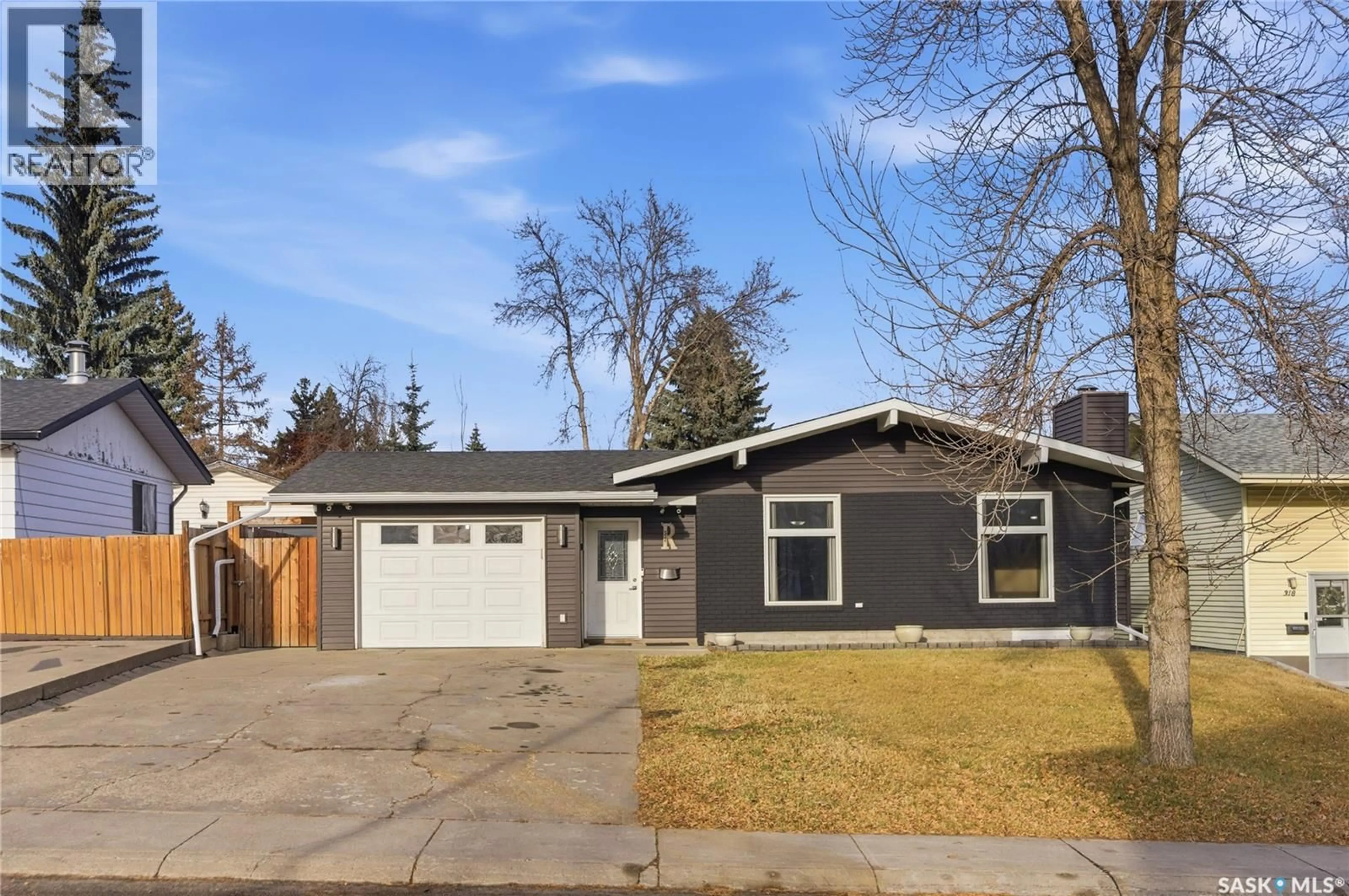 Home with vinyl exterior material, street for 314 PINEHOUSE DRIVE, Saskatoon Saskatchewan S7K4R1