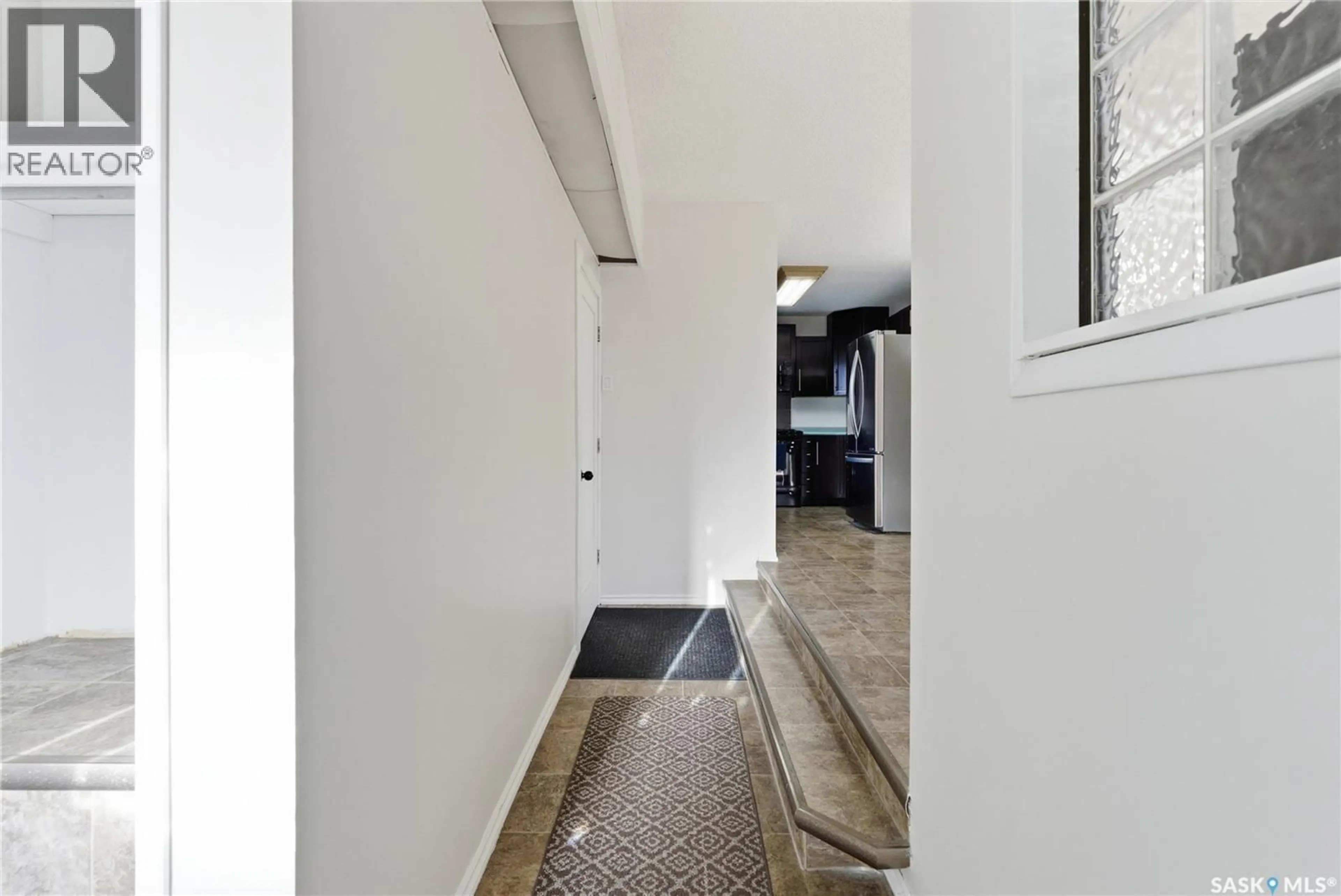 Indoor entryway for 314 PINEHOUSE DRIVE, Saskatoon Saskatchewan S7K4R1