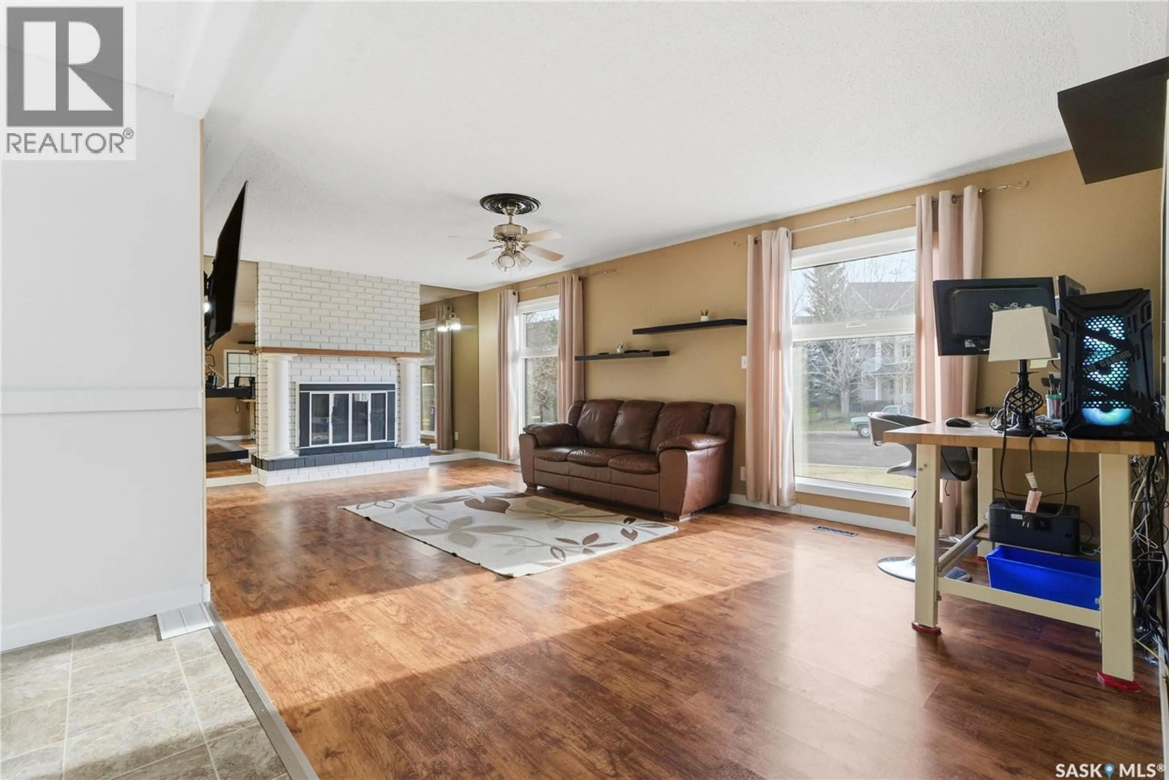 Living room with furniture, unknown for 314 PINEHOUSE DRIVE, Saskatoon Saskatchewan S7K4R1