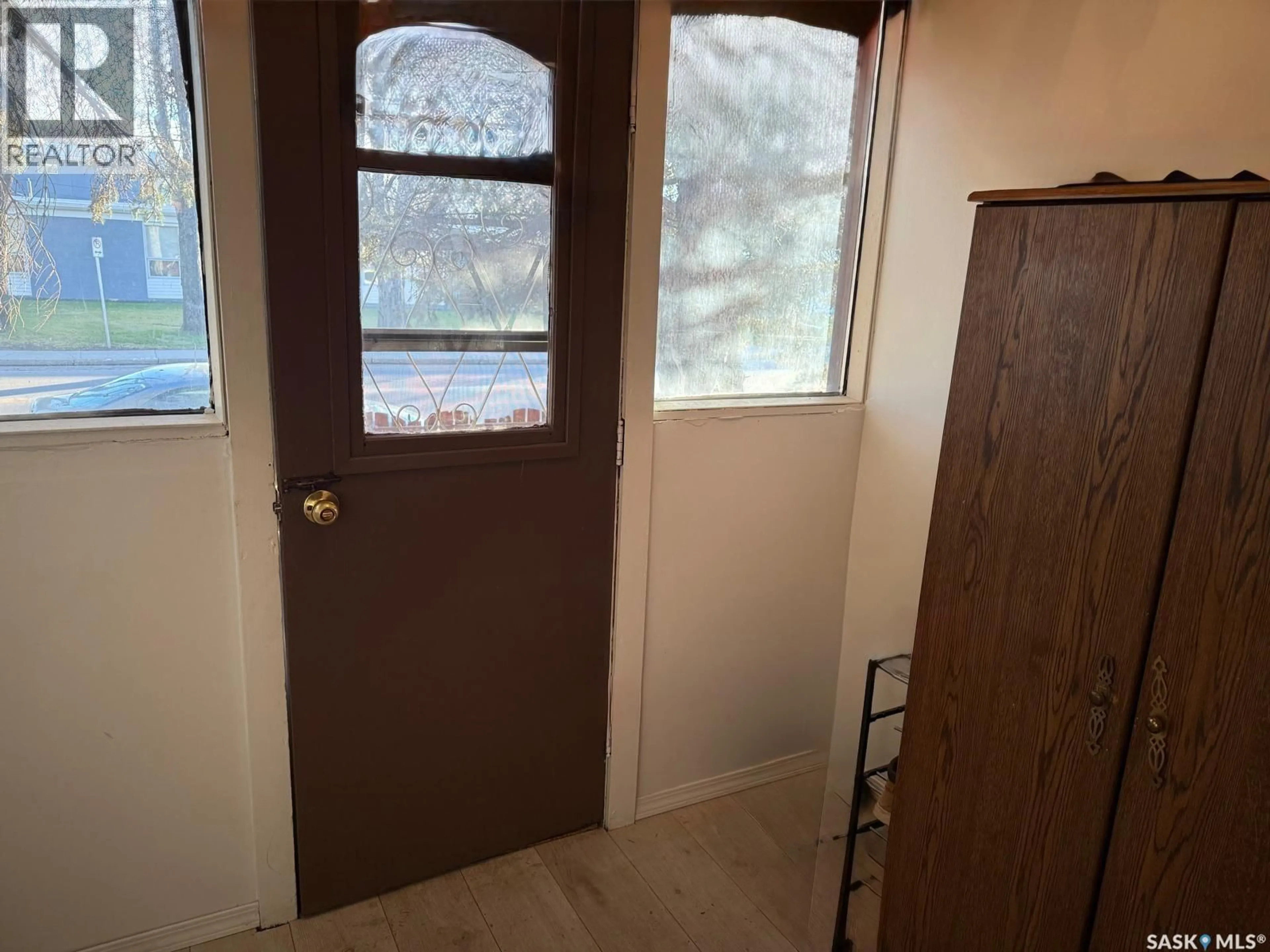 Indoor entryway for 1140 COTEAU STREET, Moose Jaw Saskatchewan S6H5G6