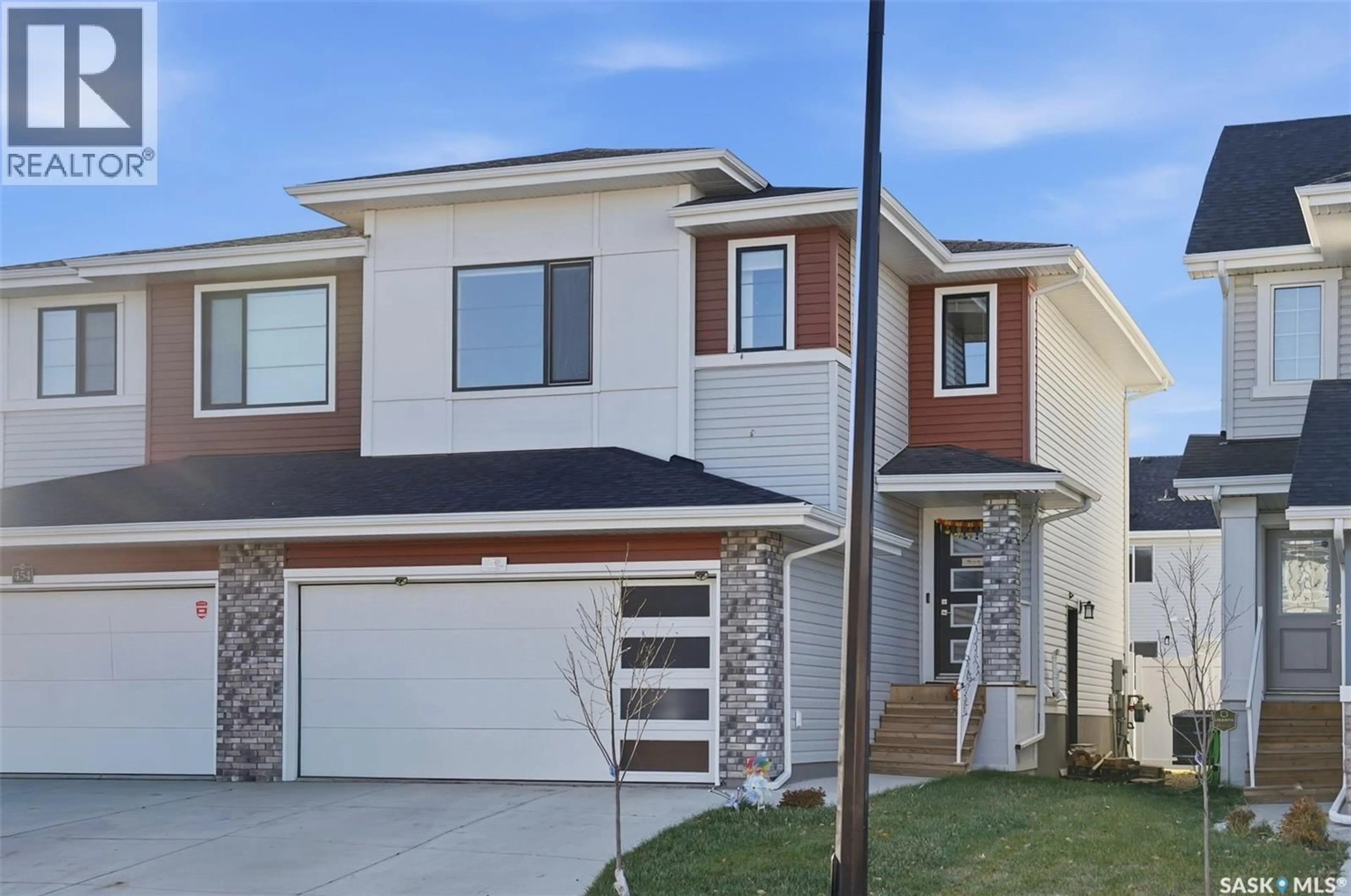 Home with vinyl exterior material, street for 458 SCHMEISER BEND, Saskatoon Saskatchewan S7V1N6