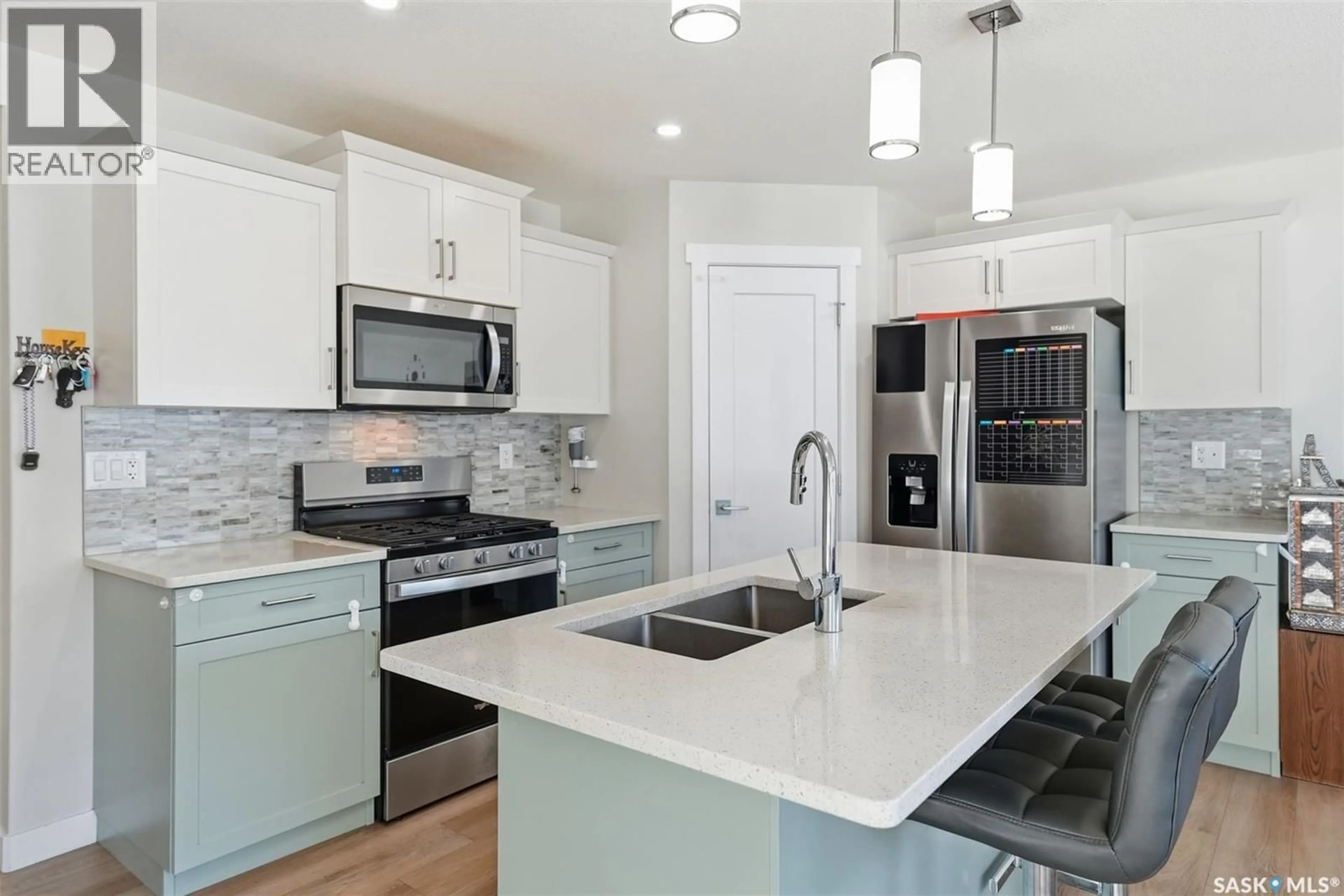 Open concept kitchen, ceramic/tile floor for 458 SCHMEISER BEND, Saskatoon Saskatchewan S7V1N6