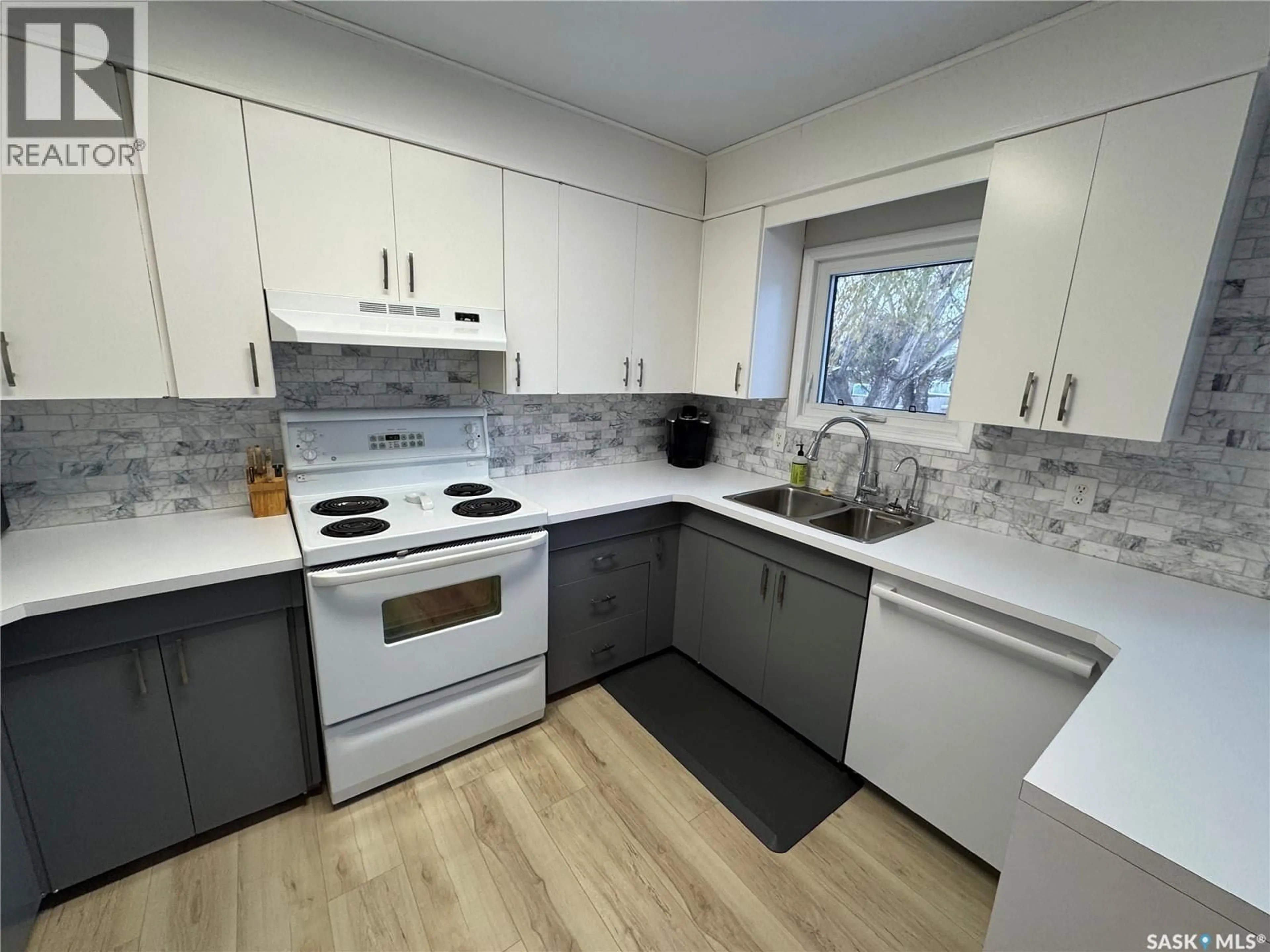 Standard kitchen, wood/laminate floor for 501 7TH AVENUE, Biggar Saskatchewan S0K0M0