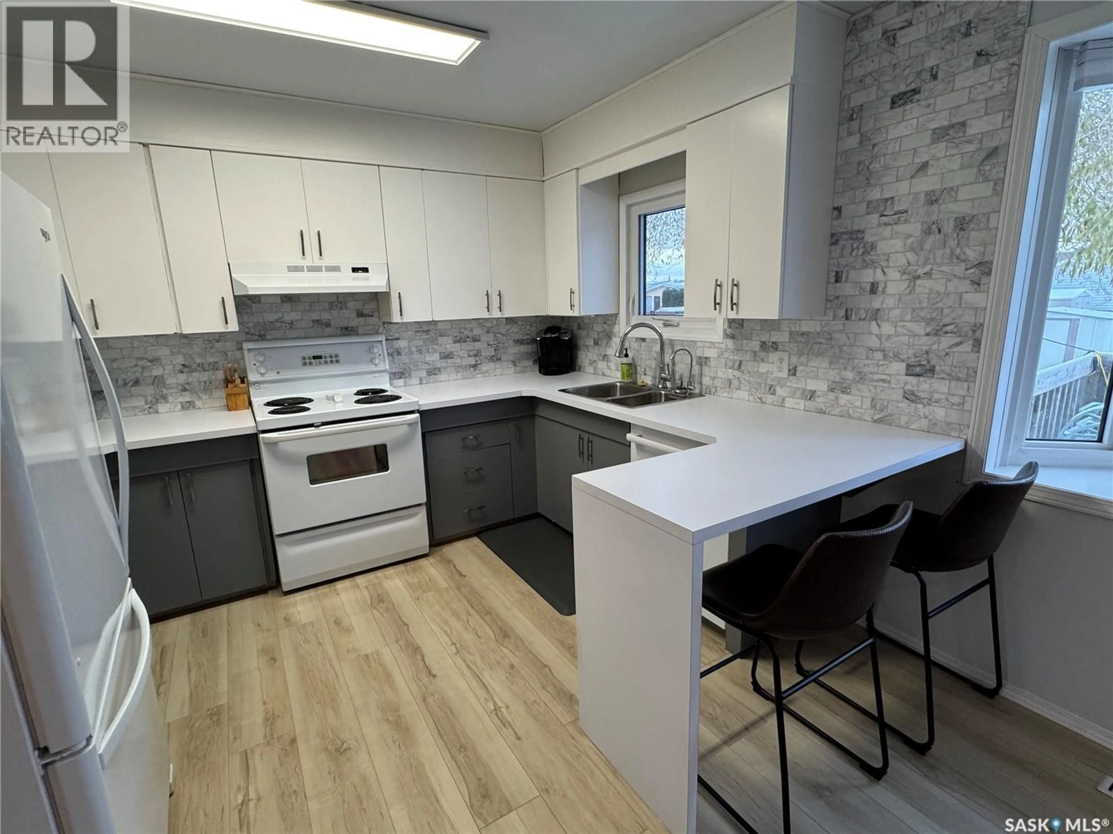 Open concept kitchen, unknown for 501 7TH AVENUE, Biggar Saskatchewan S0K0M0