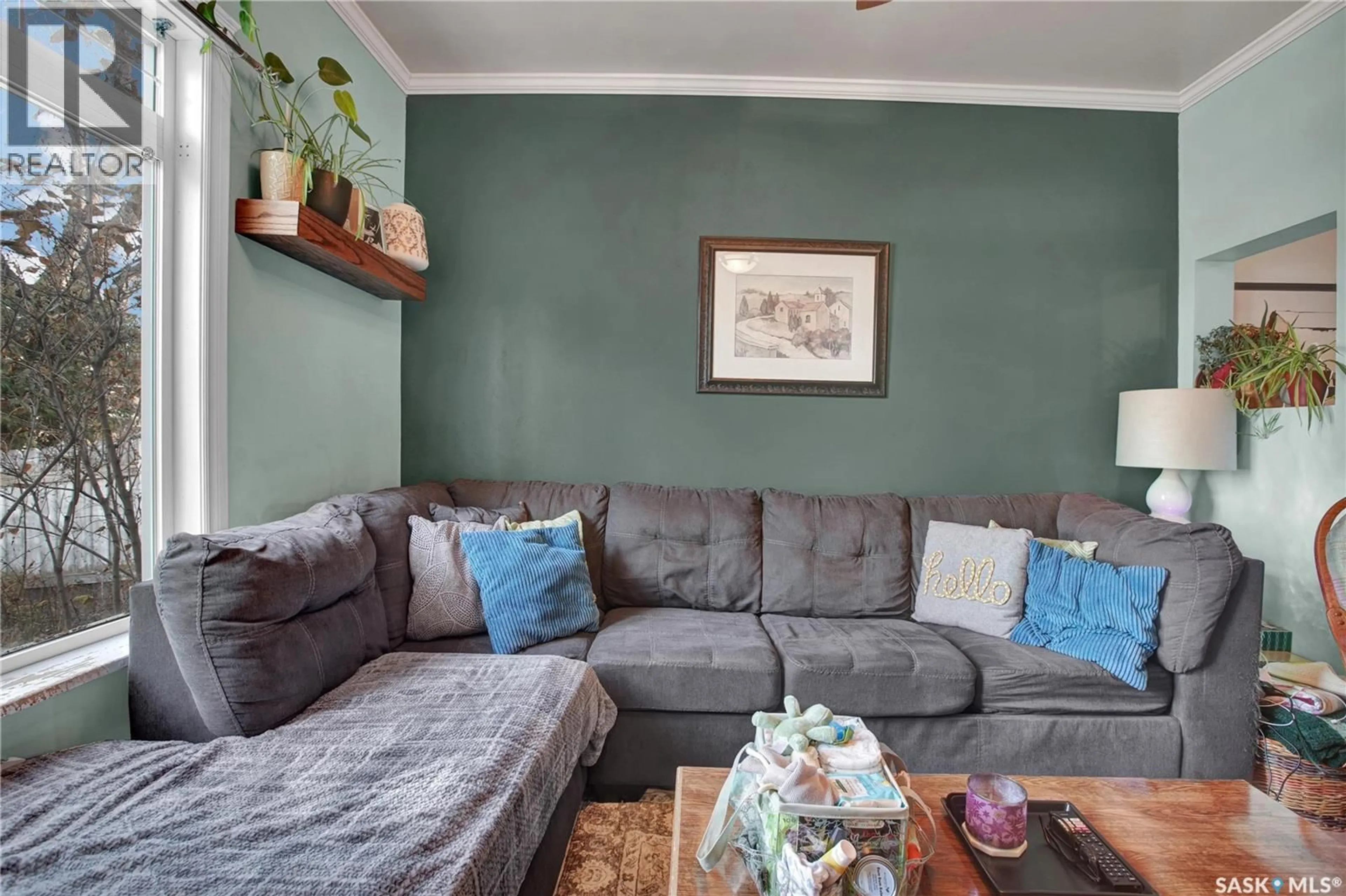 Living room with furniture, unknown for 421 H AVENUE, Saskatoon Saskatchewan S7L2C1