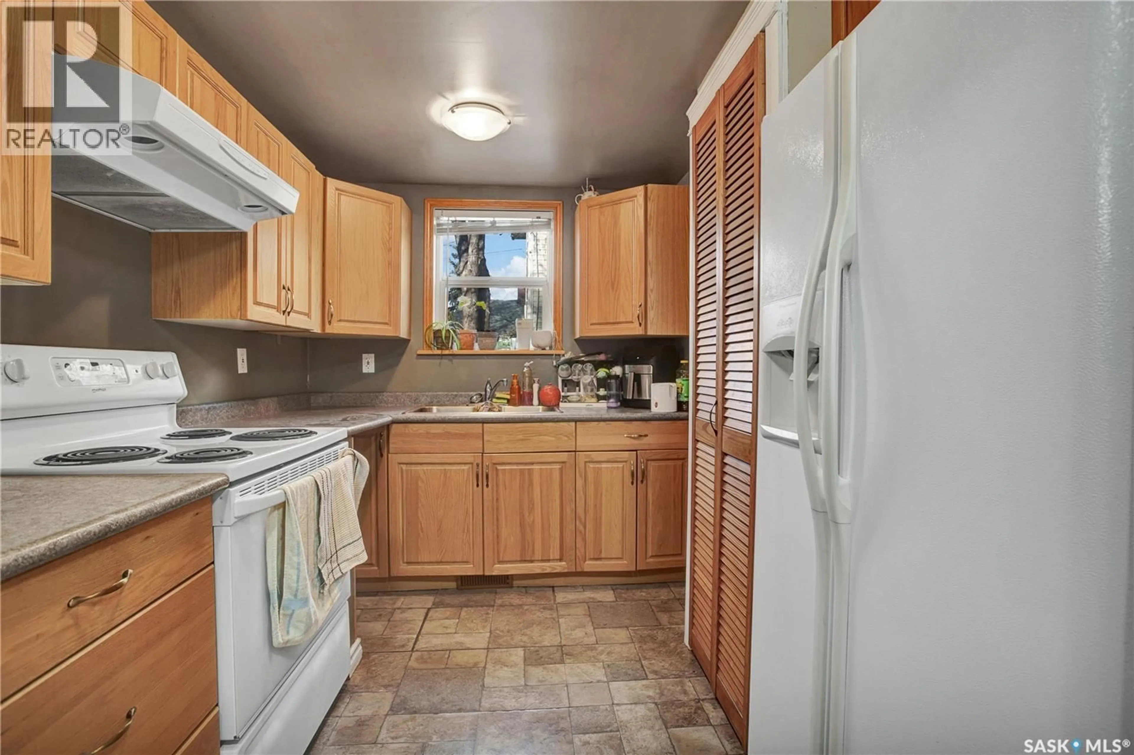 Standard kitchen, ceramic/tile floor for 421 H AVENUE, Saskatoon Saskatchewan S7L2C1