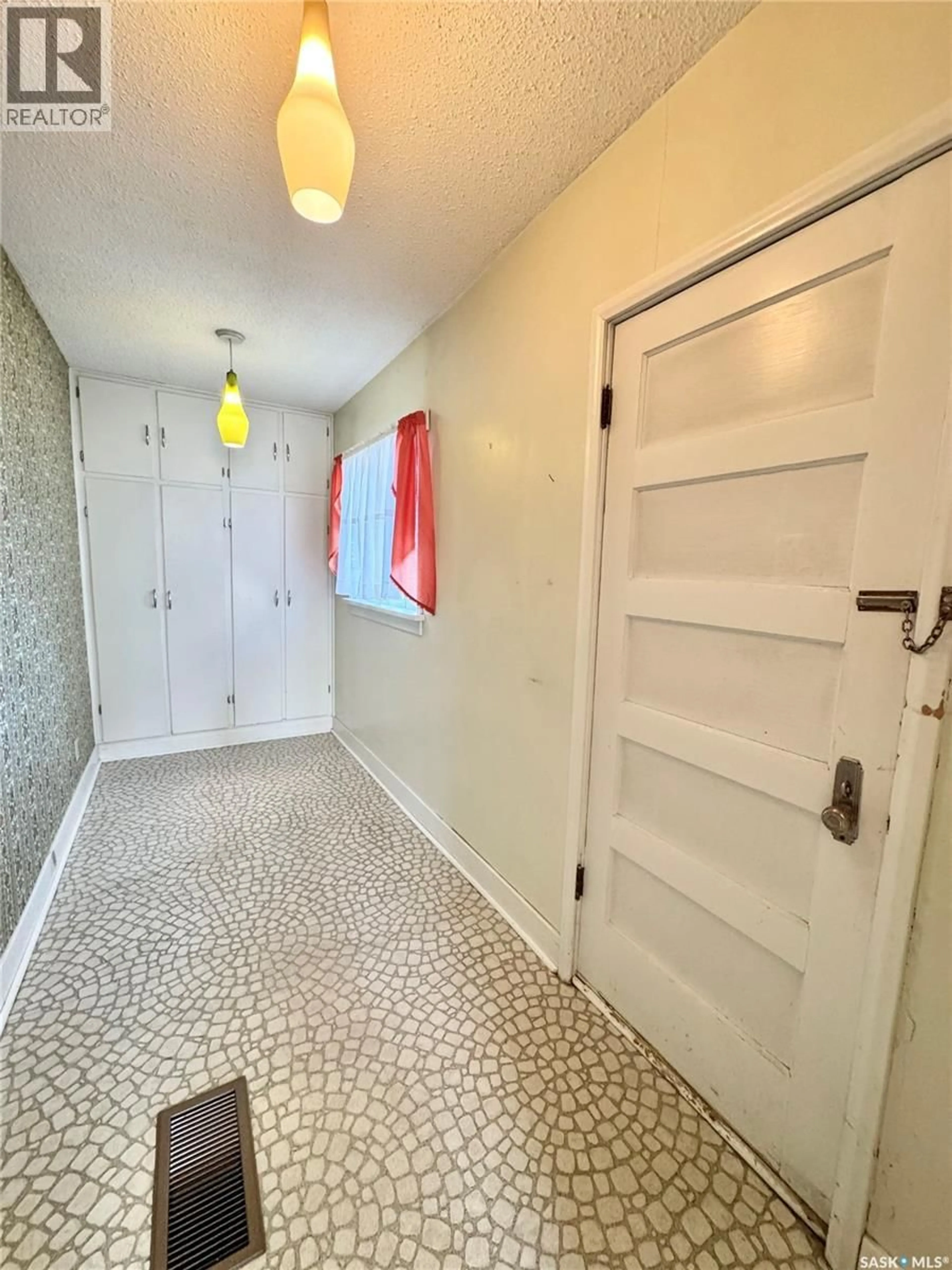 Indoor entryway for 130 21ST STREET, Prince Albert Saskatchewan S6V1M1