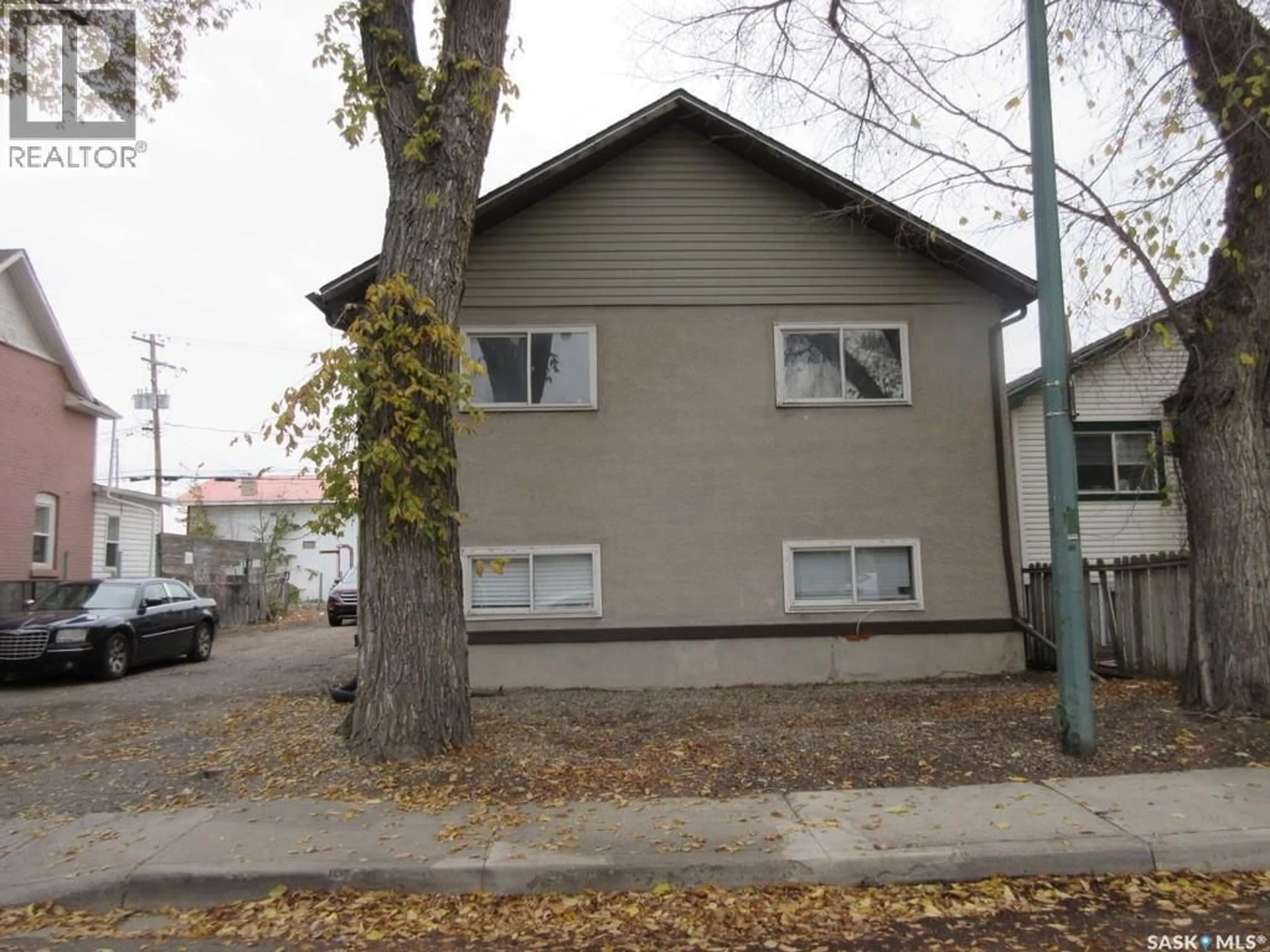 Home with vinyl exterior material, street for 1817 QUEBEC STREET, Regina Saskatchewan S4P1J6