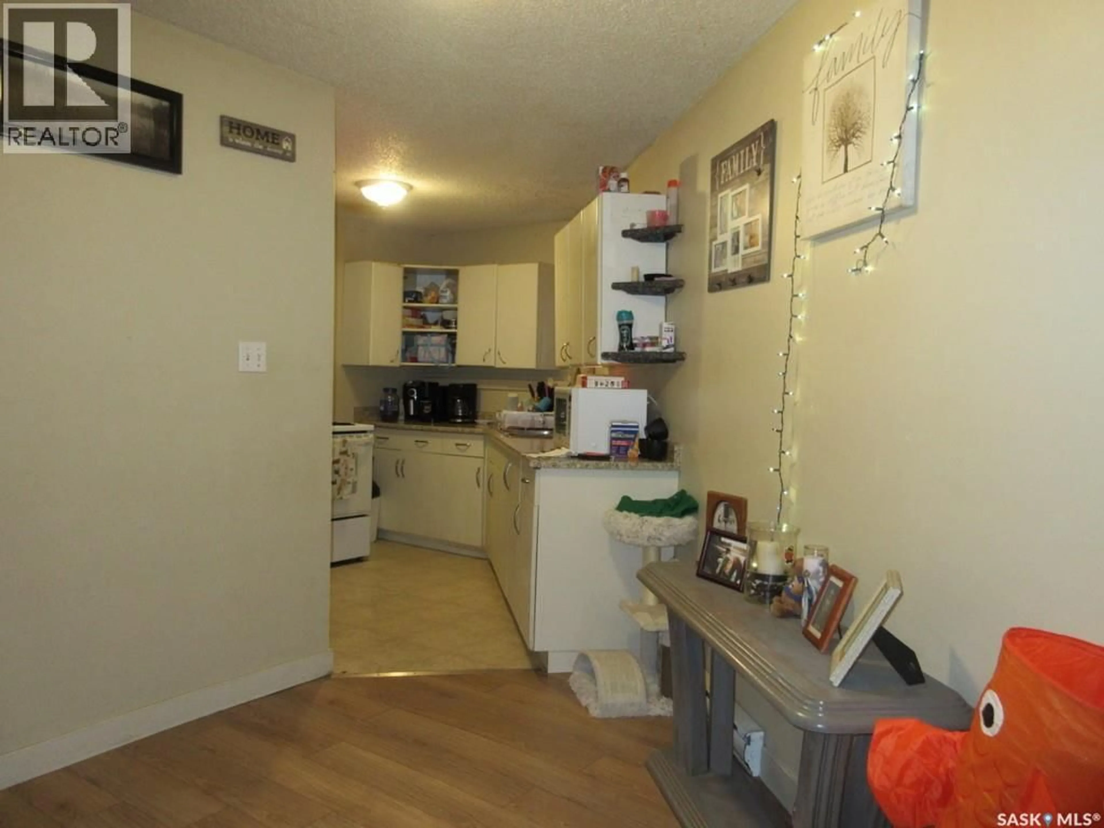 Standard kitchen, unknown for 1817 QUEBEC STREET, Regina Saskatchewan S4P1J6