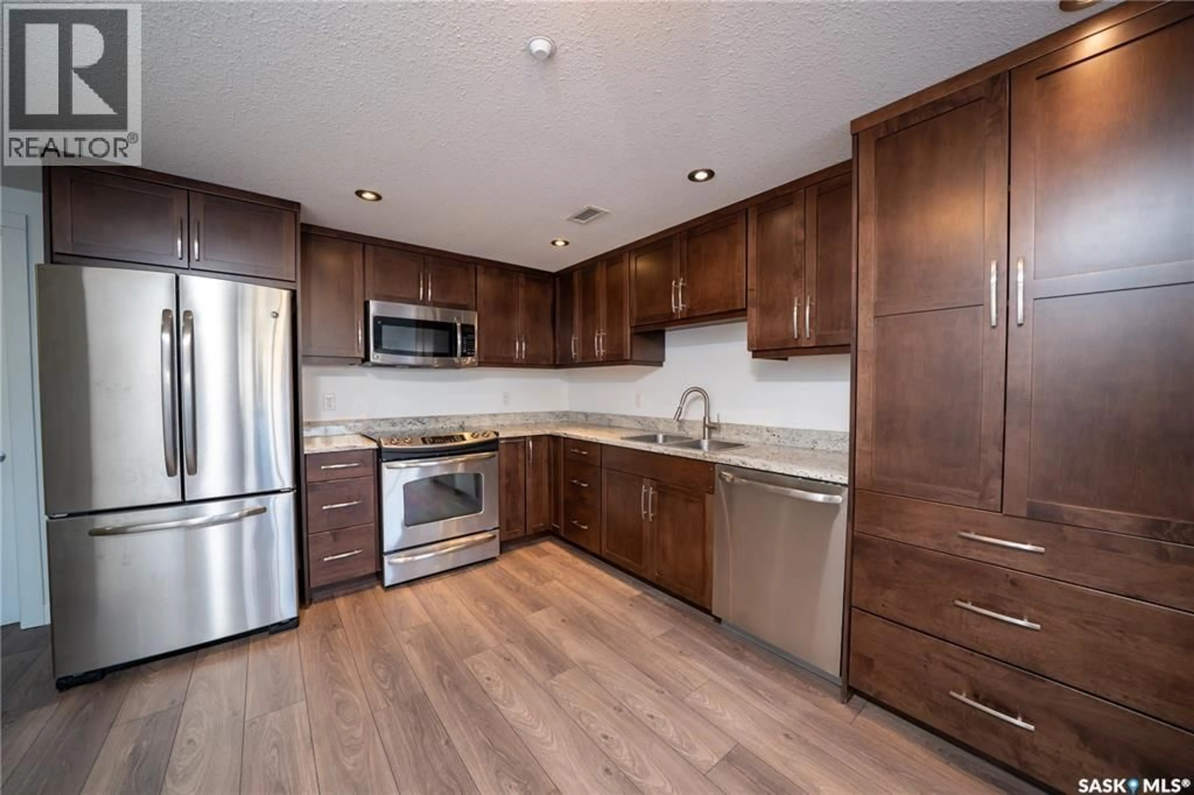 Standard kitchen, wood/laminate floor for 101 - 2300 BROAD STREET, Regina Saskatchewan S4P1Y8