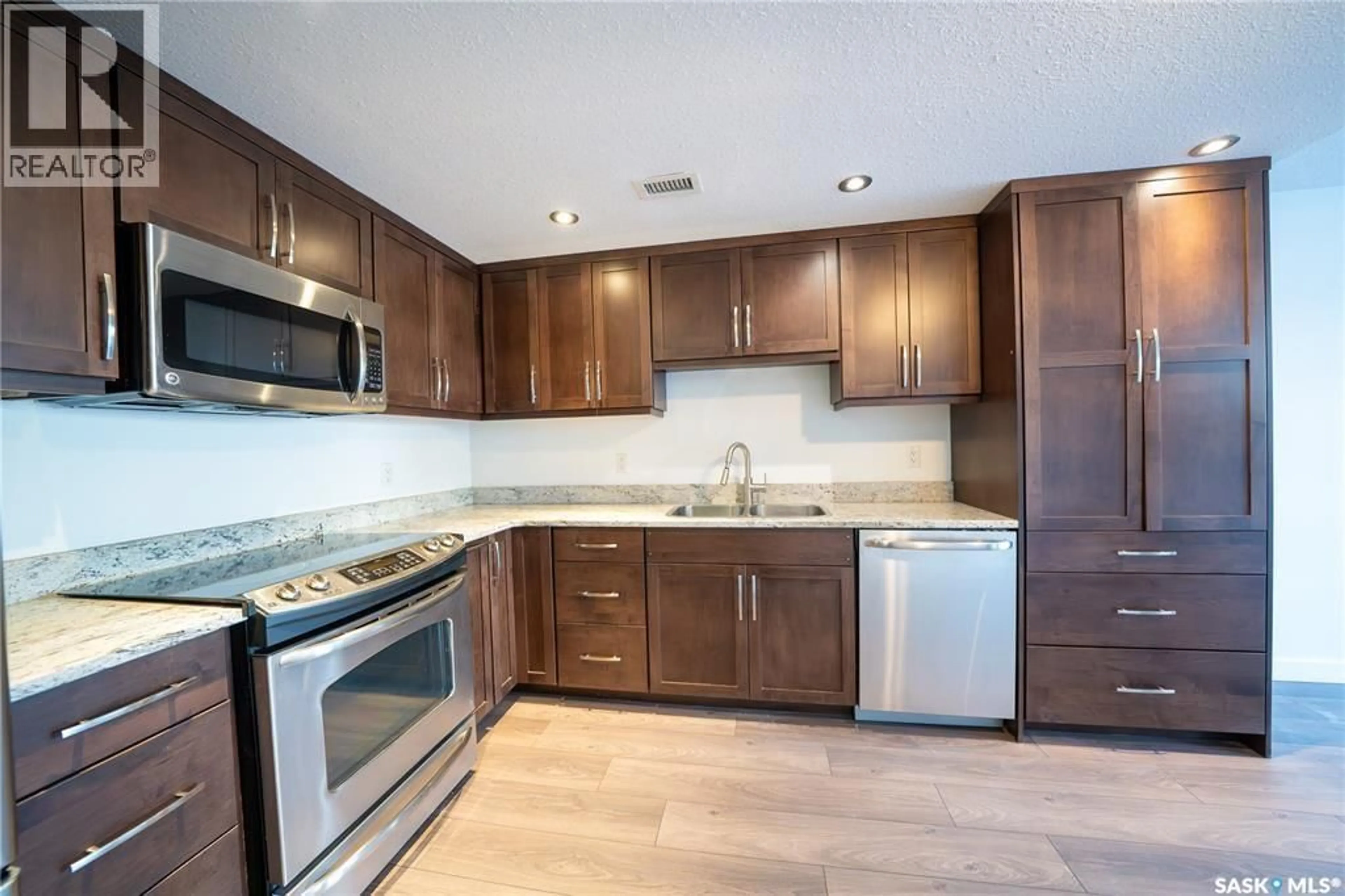 Standard kitchen, unknown for 101 - 2300 BROAD STREET, Regina Saskatchewan S4P1Y8
